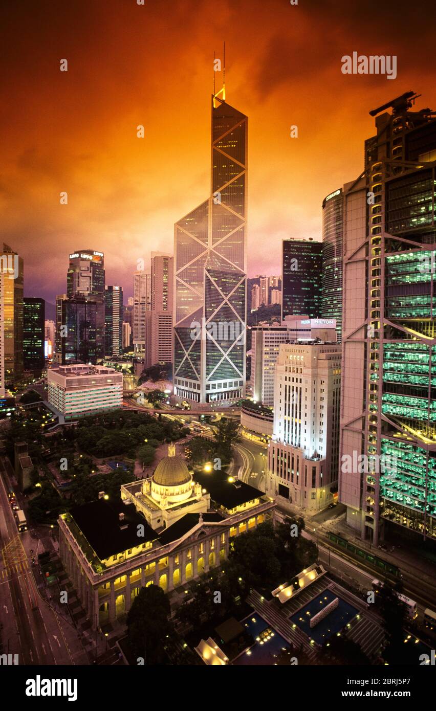 Vue en hauteur du Conseil législatif et des bâtiments de la Banque de Chine, Hong Kong, Chine Banque D'Images