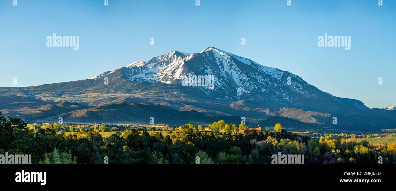 Belle vue sur la montagne Sopris Aspen Glen Colorado au printemps Banque D'Images