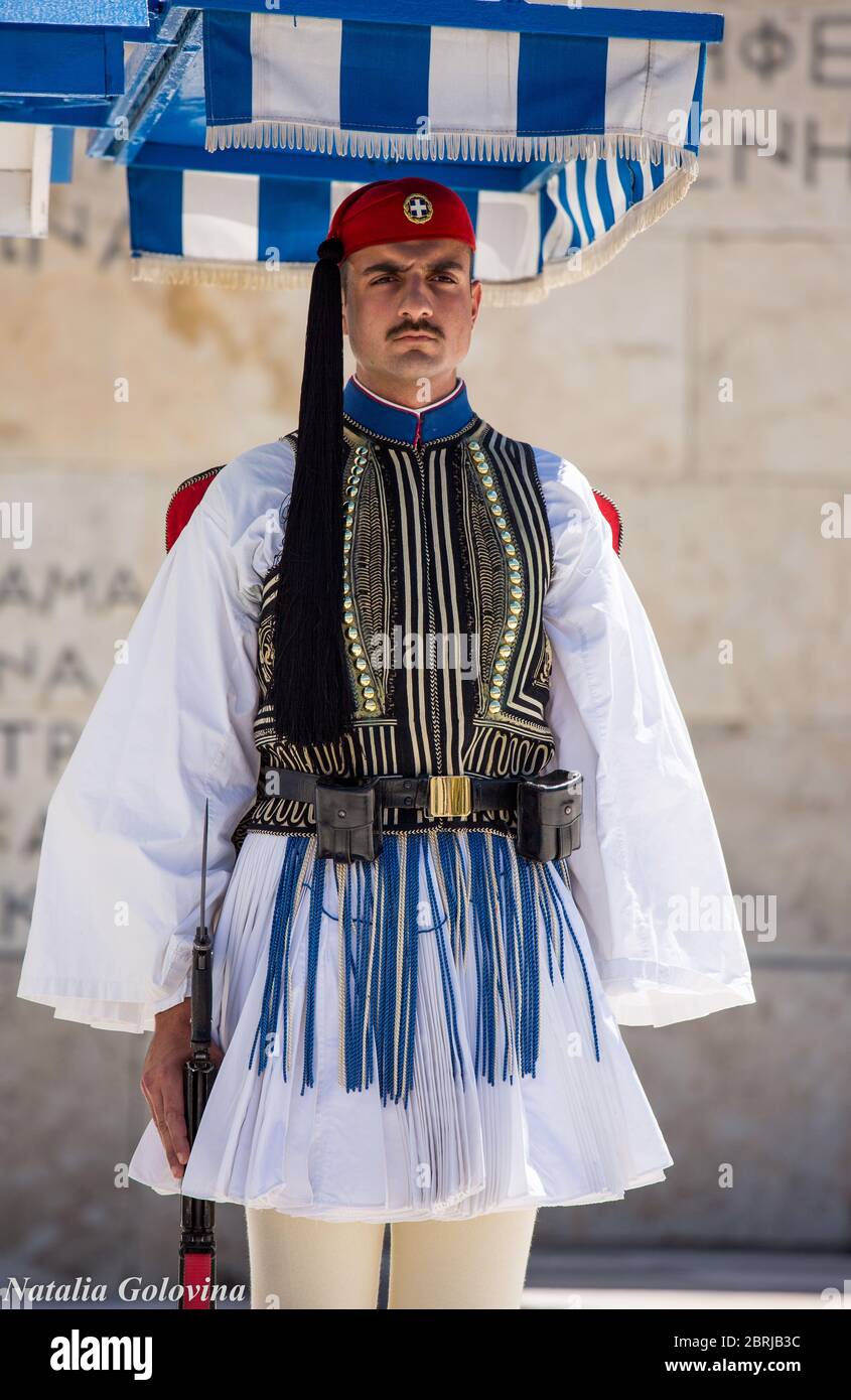 Athènes, Grèce - 01 mai 2019 : les soldats grecs Evzones vêtus d'uniformes traditionnels inhabituels, se réfèrent aux membres de la Garde présidentielle, an eli Banque D'Images