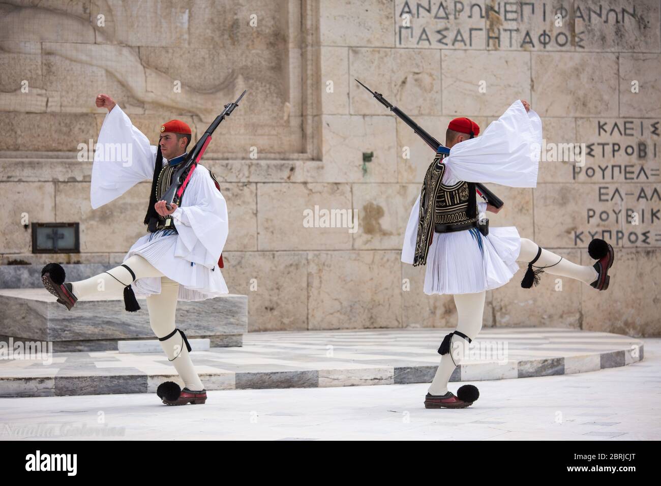 Athènes, Grèce - 01 mai 2019 : les soldats grecs Evzones vêtus d'uniformes traditionnels inhabituels, se réfèrent aux membres de la Garde présidentielle, an eli Banque D'Images