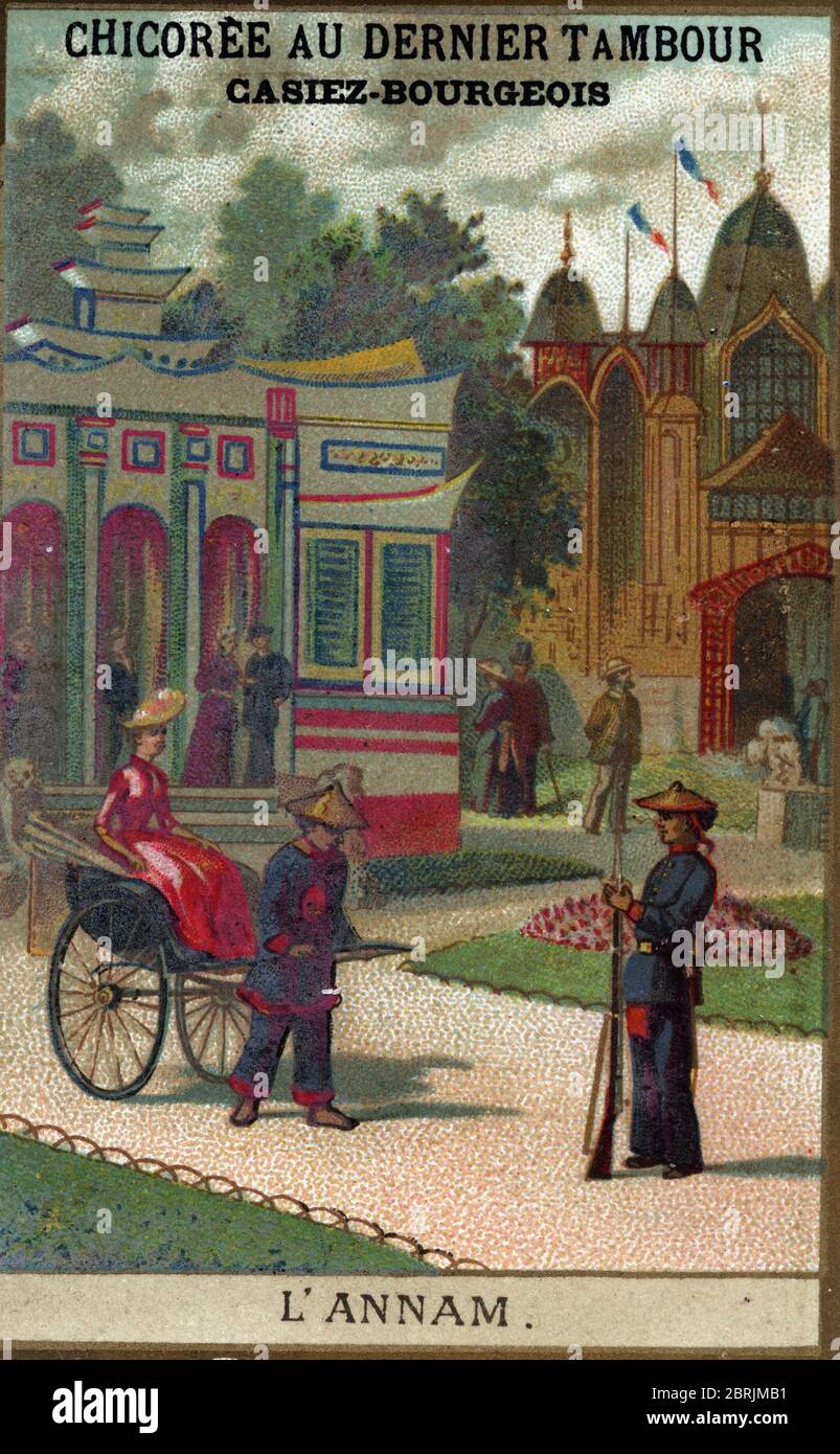 Indochine francaise : touristique occidentale sur une chaise longue par un homme a Annam (Vietnam) (UN touriste français visitant le protectorat français d'Annam, F Banque D'Images