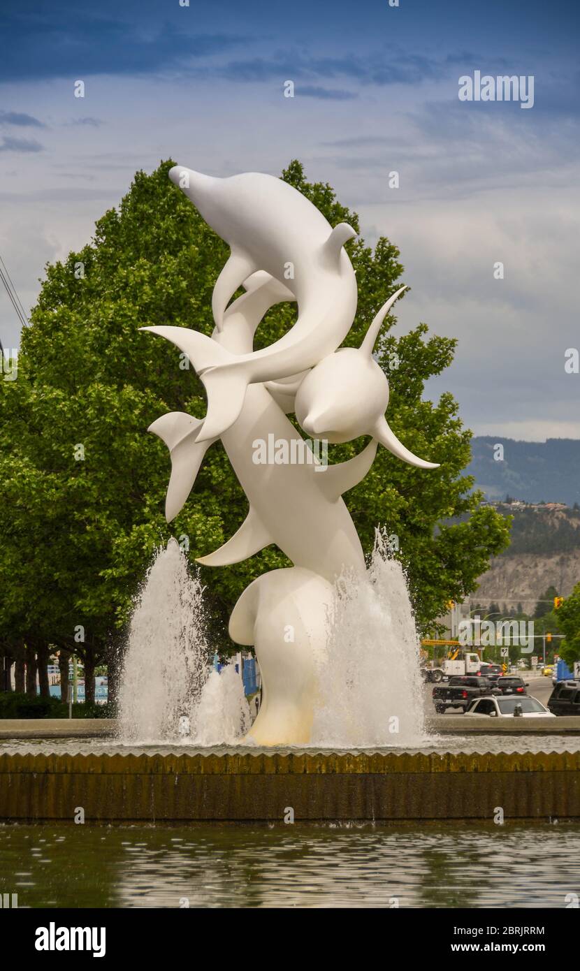 KELOWNA (COLOMBIE-BRITANNIQUE) Canada - JUIN 2018 : statue des dauphins dans le parc Waterfront, Kelowna (Colombie-Britannique). Banque D'Images