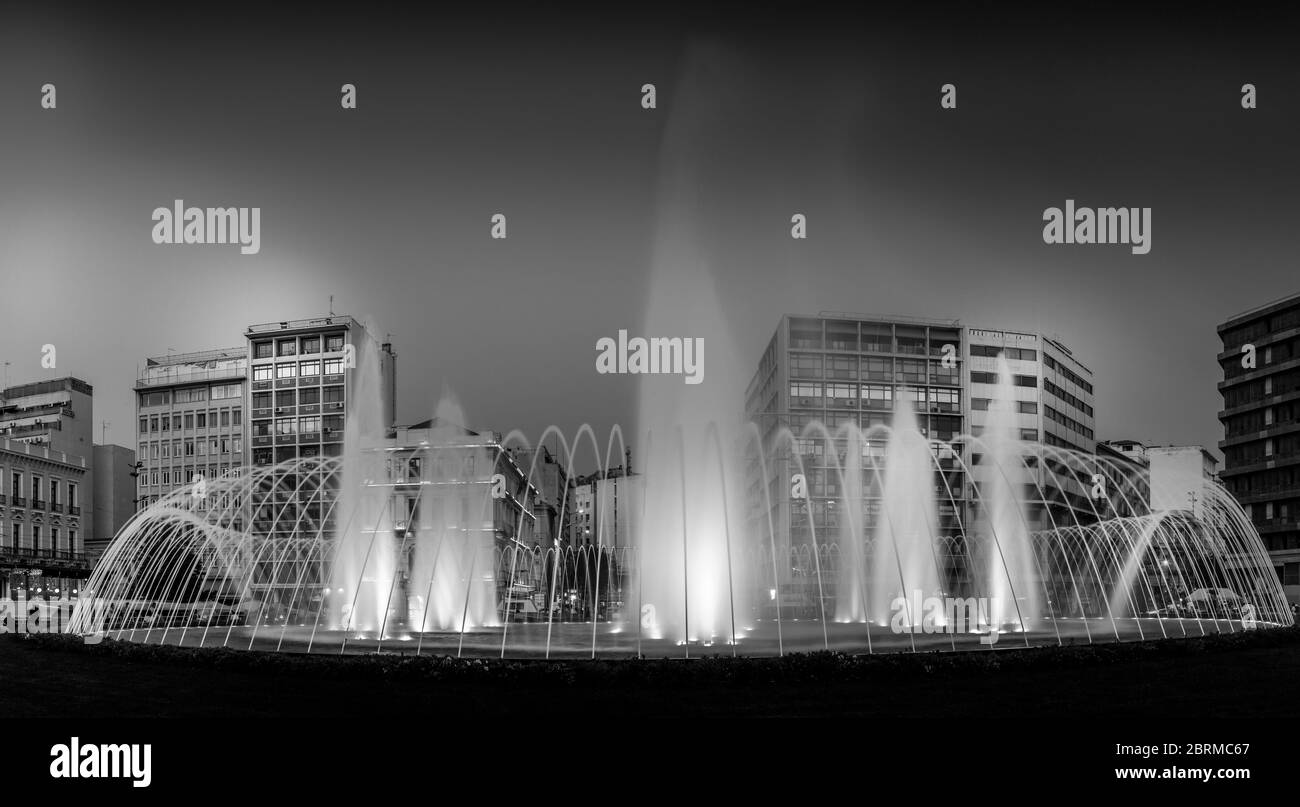 Version beaux-arts de la nouvelle fontaine de la place Omonoia, la place la plus centrale d'Athènes, en Grèce. Banque D'Images