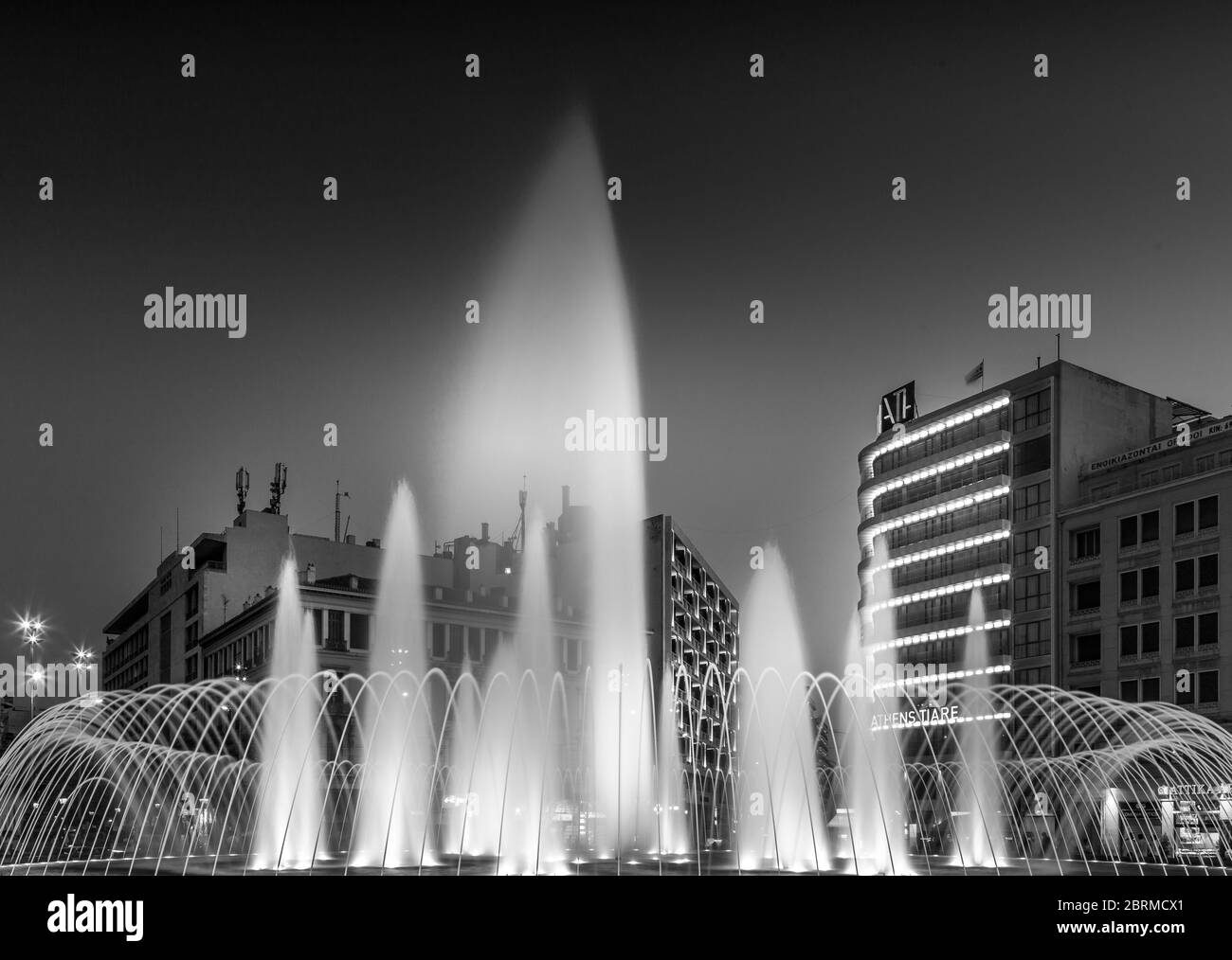 Version beaux-arts de la nouvelle fontaine de la place Omonoia, la place la plus centrale d'Athènes, en Grèce. Banque D'Images