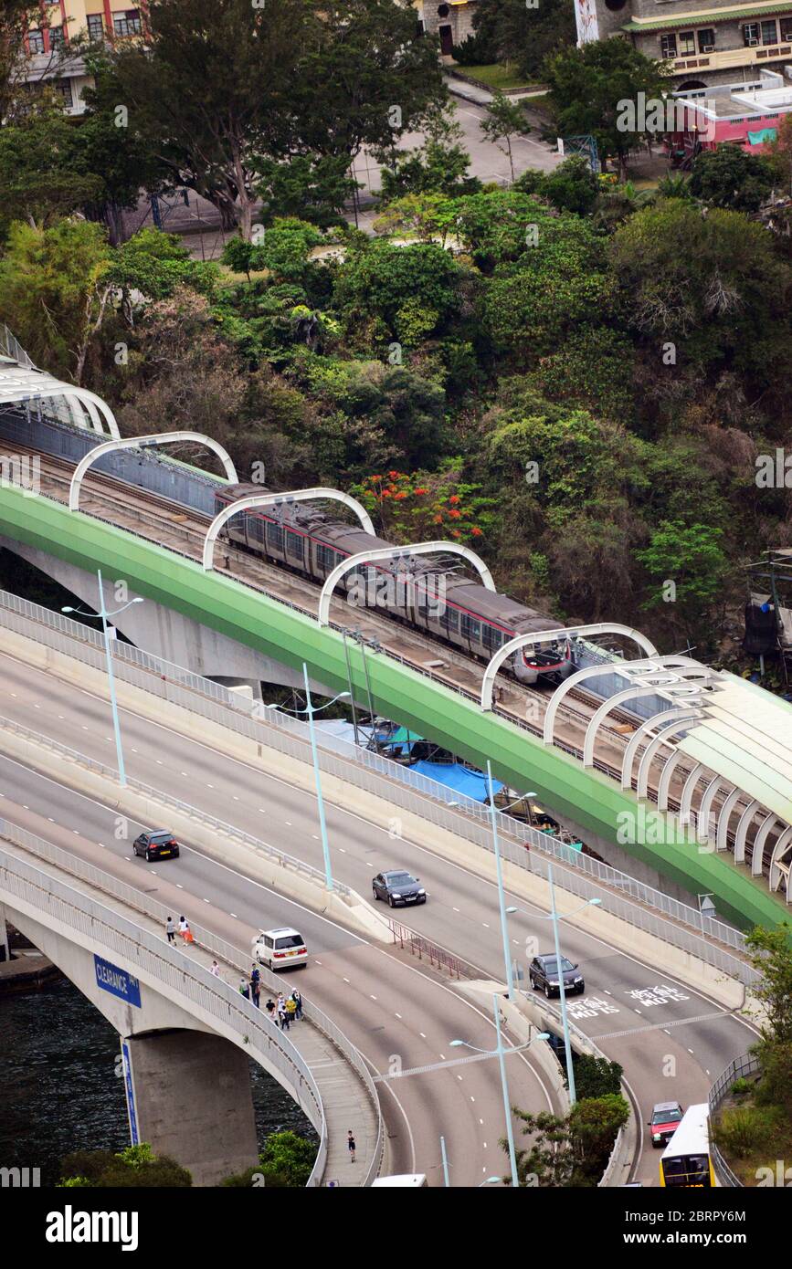 Le pont AP Lei Chau pour véhicules et la ligne MTR South Island. Banque D'Images