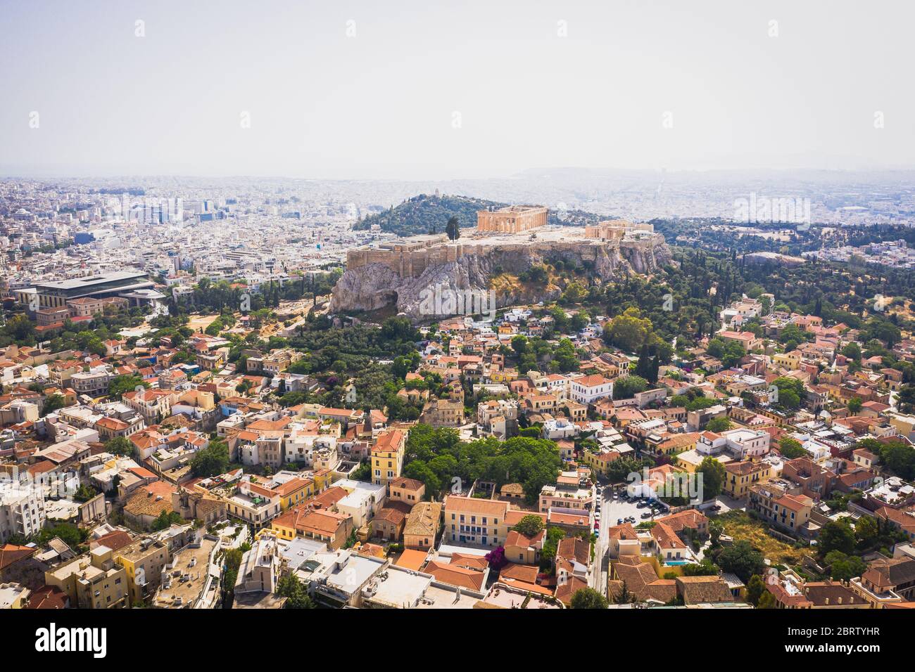 Paysage urbain de l'Acropole d'Athènes, Grèce, avec le temple du Parthénon au coucher du soleil Banque D'Images