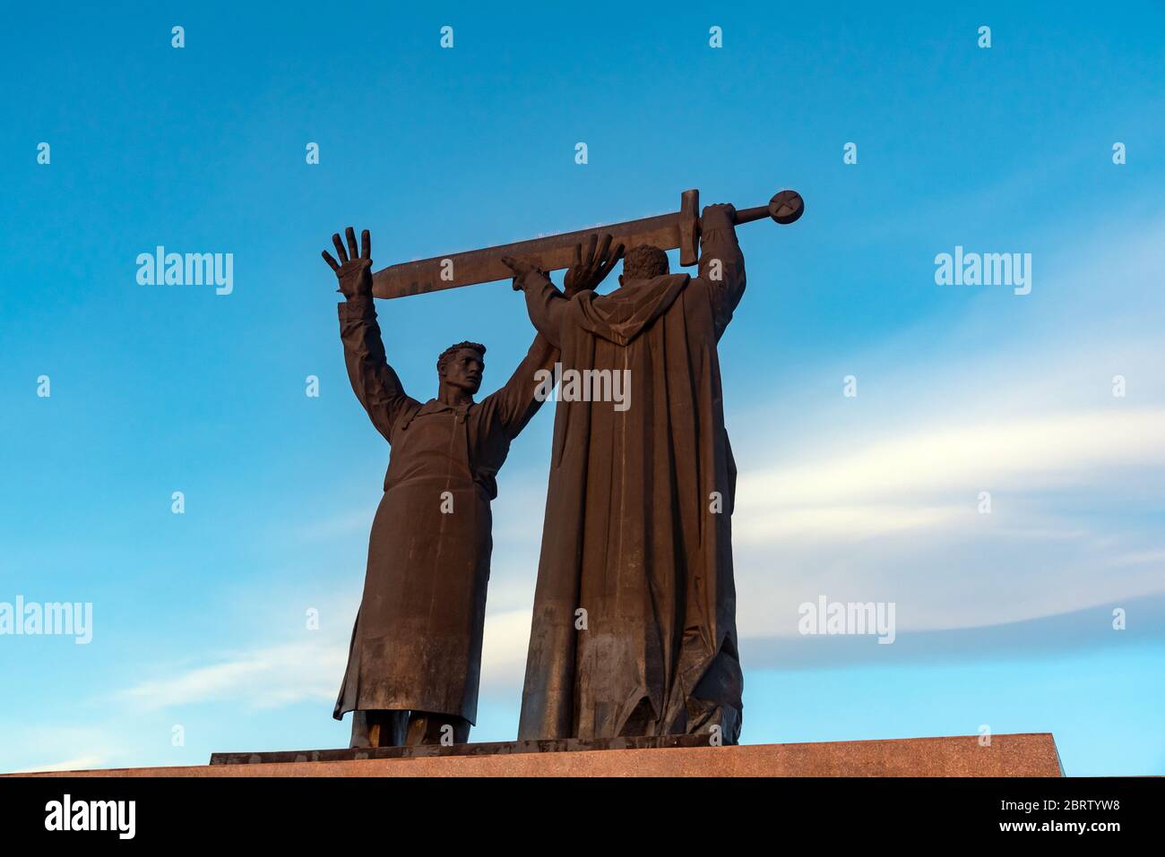 Magnitogorsk, Russie: Monument soviétique 'Mémorial de l'arrière-front' dédié à la victoire dans la Seconde Guerre mondiale. Monument aux soldats et travailleurs tombés. Banque D'Images
