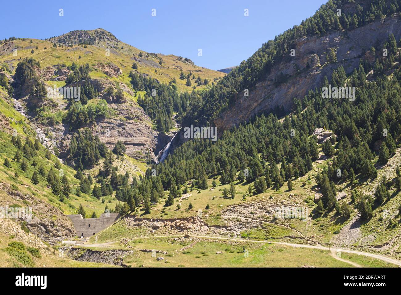 Cerler, Huesca/Espagne; 21 août 2017. Randonnée le long de la route des trois cascades d'Ardenones dans la ville de Cerler en été. Banque D'Images