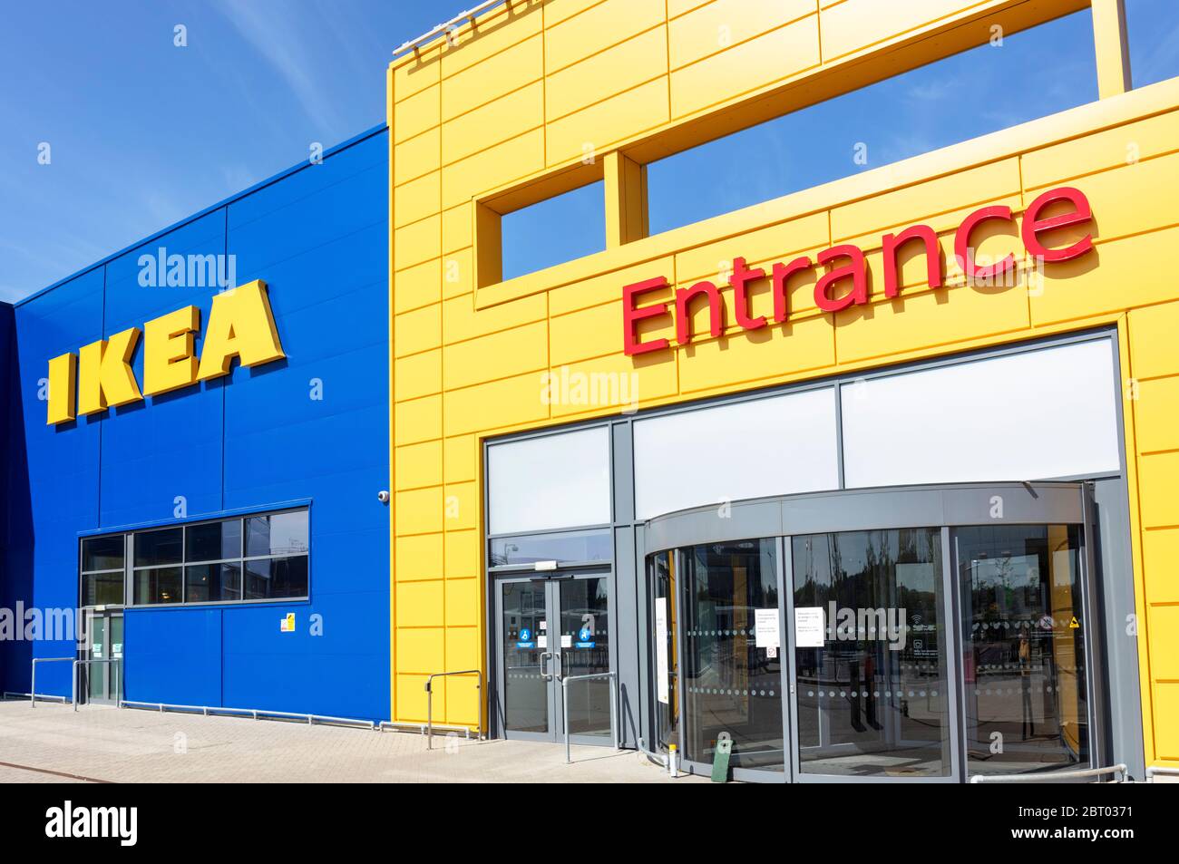 Entrée IKEA panneau jaune IKEA sur le côté de l'entrepôt IKEA bleu dans le parc de vente Giltbrook, Giltbrook, Nottingham East Midlands England gb Banque D'Images