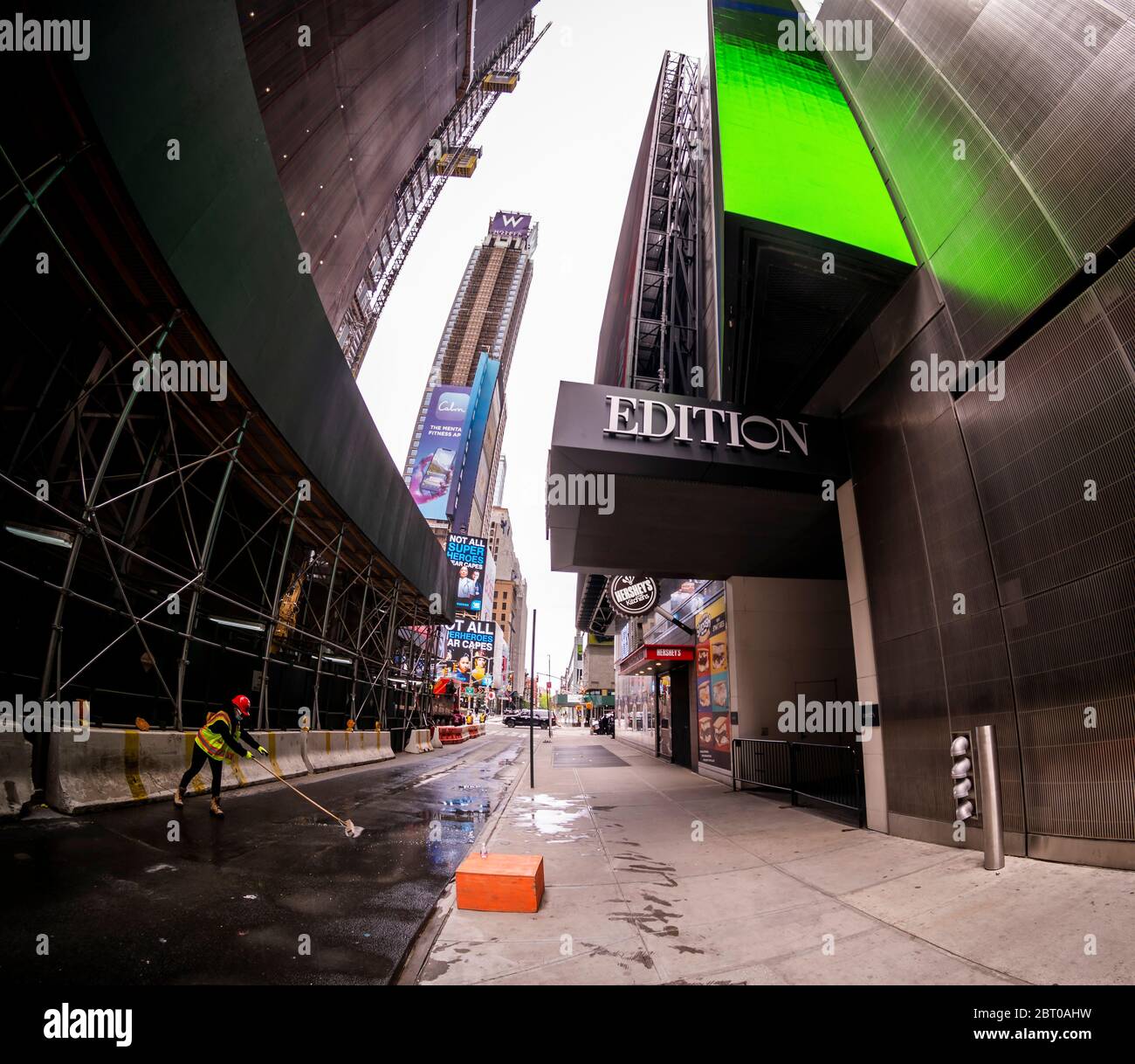 L'hôtel Times Square Edition à New York le mardi 19 mai 2020. Marriott International, exploitant de la marque Edition, a annoncé que l'hôtel de charme cessera ses activités vers août 13, après avoir été ouvert seulement un an. Le taux d'occupation des hôtels a diminué à 17 % en raison de la pandémie de COVID-19. (© Richard B. Levine) Banque D'Images