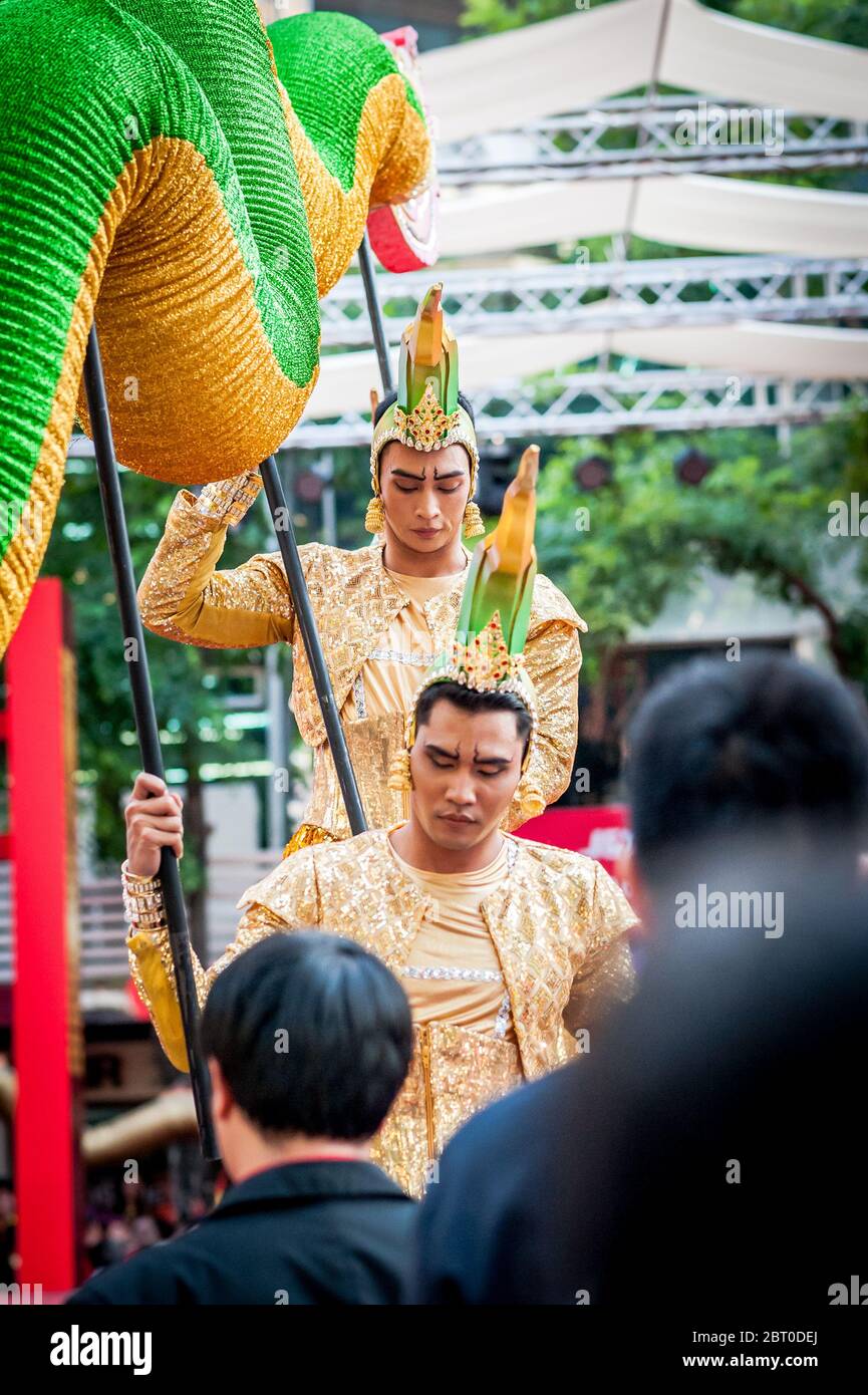 Les danseurs et les interprètes chinois se préparent pour le spectacle du nouvel an chinois à Siam Square, Bangkok City, Thaïlande. Banque D'Images