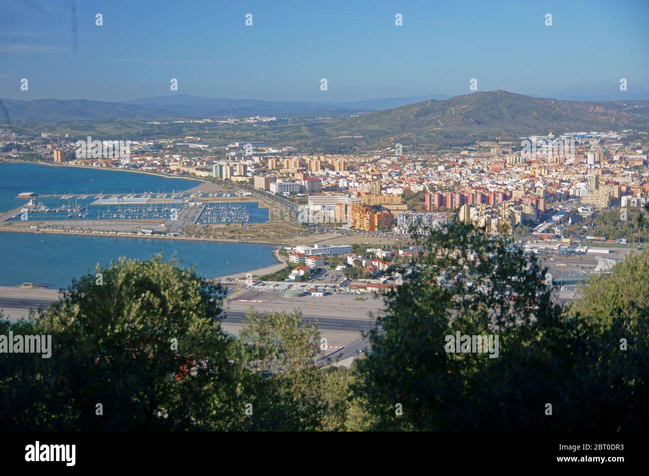 La ville de la Linea de la Concepcion en Espagne, prise du Haut-Rocher, Gibraltar Banque D'Images