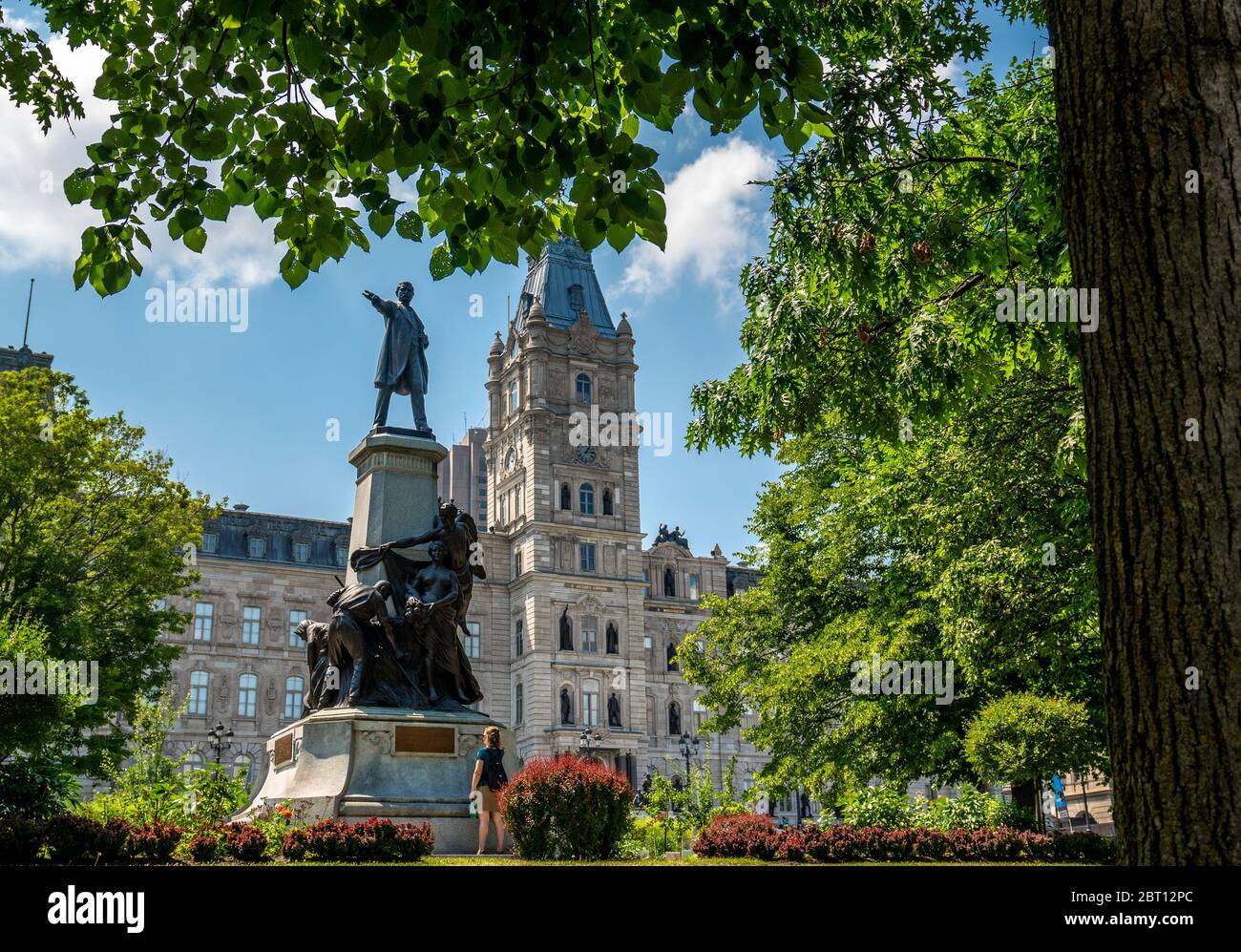 Parlement du Québec avec sa belle tour. L'édifice Jacques-Cartier est une maison ancienne et immense où de grandes décisions sont prises pour la province de Québec. Banque D'Images