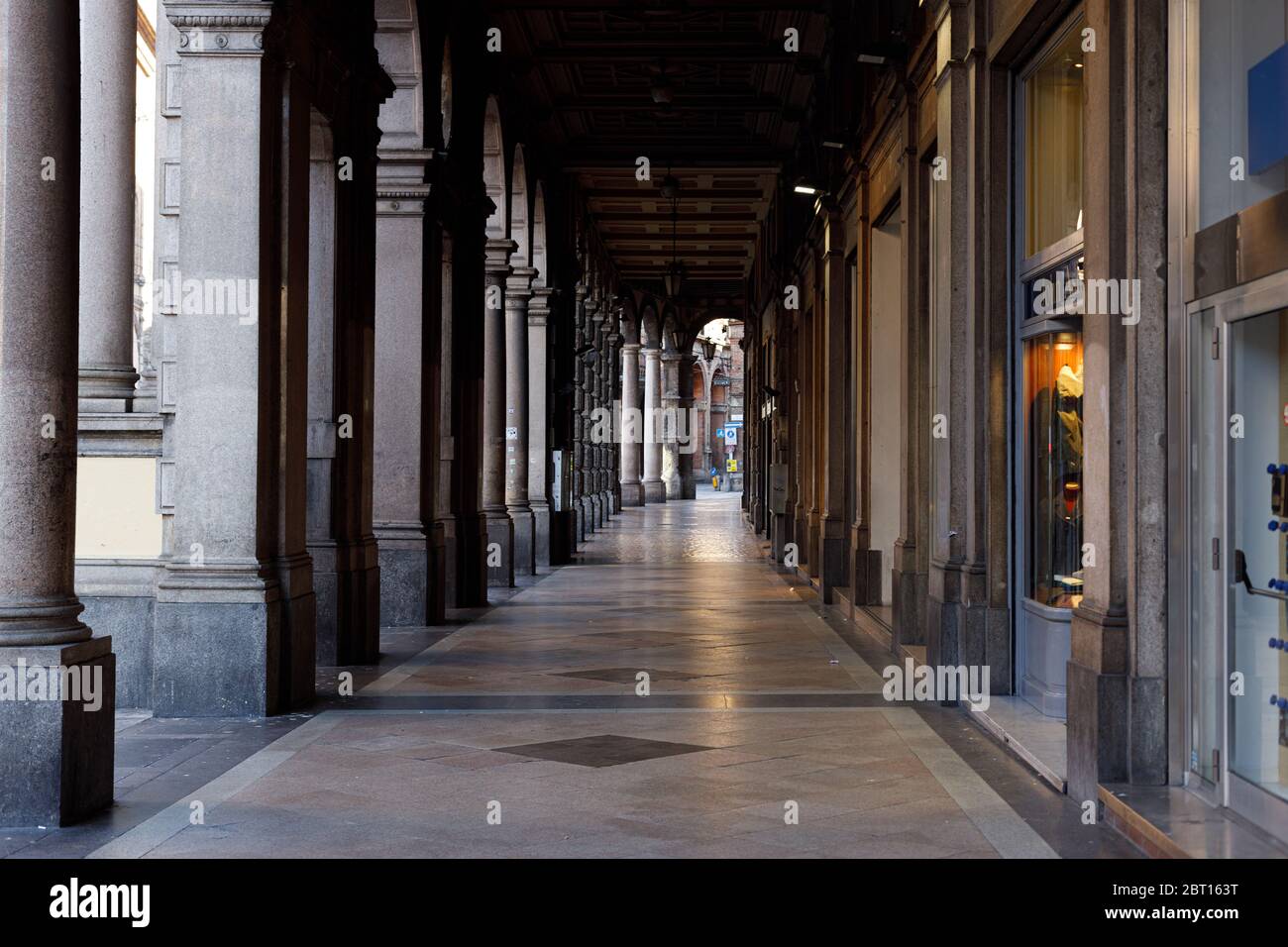 Bologne - Italie - 16 mars 2020. Bologne en confinement. Des portiques vides dans le centre de Bologne en raison de l'épidémie de coronavirus Banque D'Images