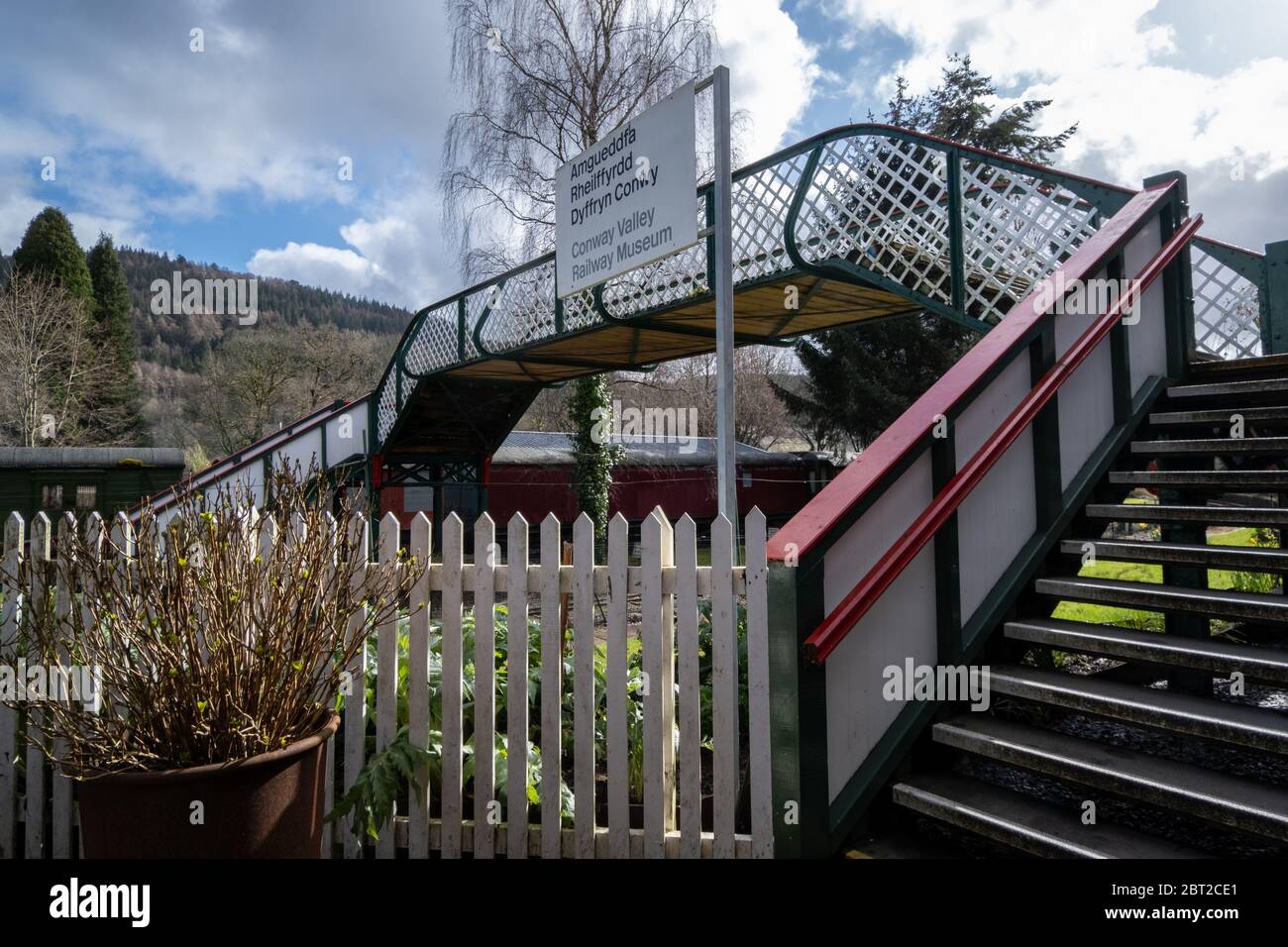 Pont ferroviaire à la gare de Betws-y-Coed, dans le nord du pays de Galles Mars 2020 Banque D'Images