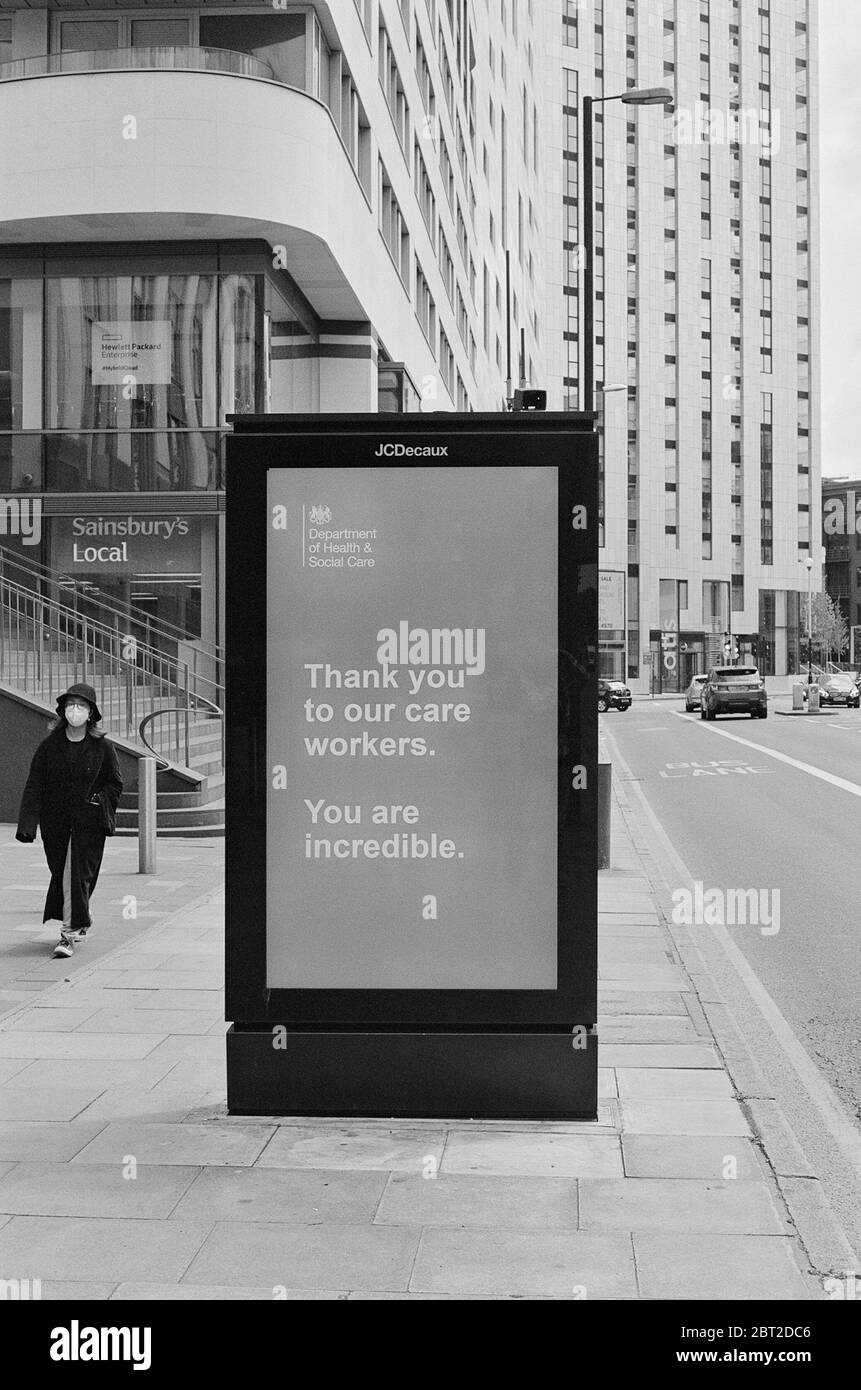 Exposition électronique à City Road, East London UK, remerciant les travailleurs de soins pendant la pandémie du coronavirus, mai 2020 Banque D'Images