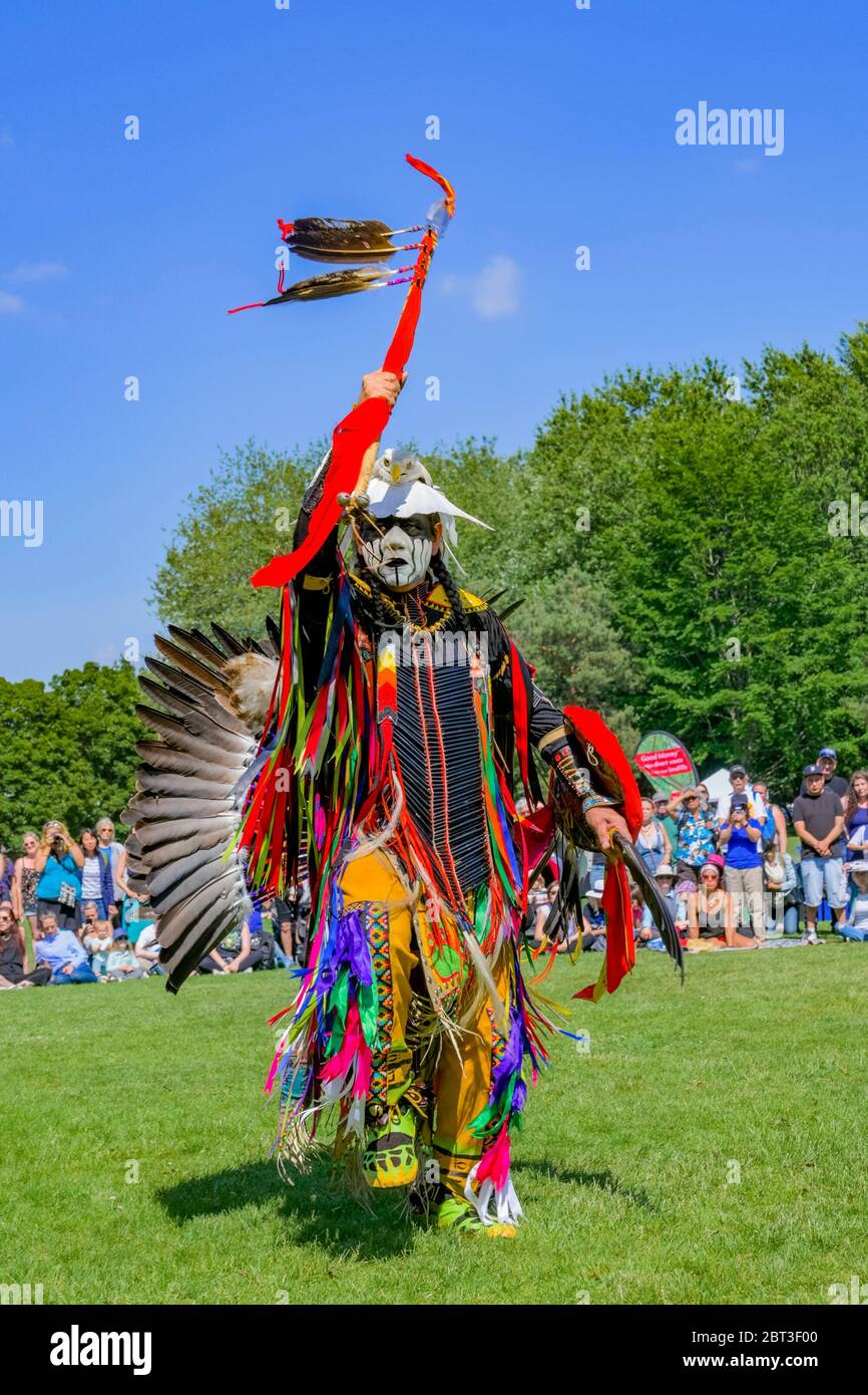 Danseur pow wow à la célébration de la Journée nationale autochtone, Trout Lake, Vancouver, British Columbia, Canada Banque D'Images