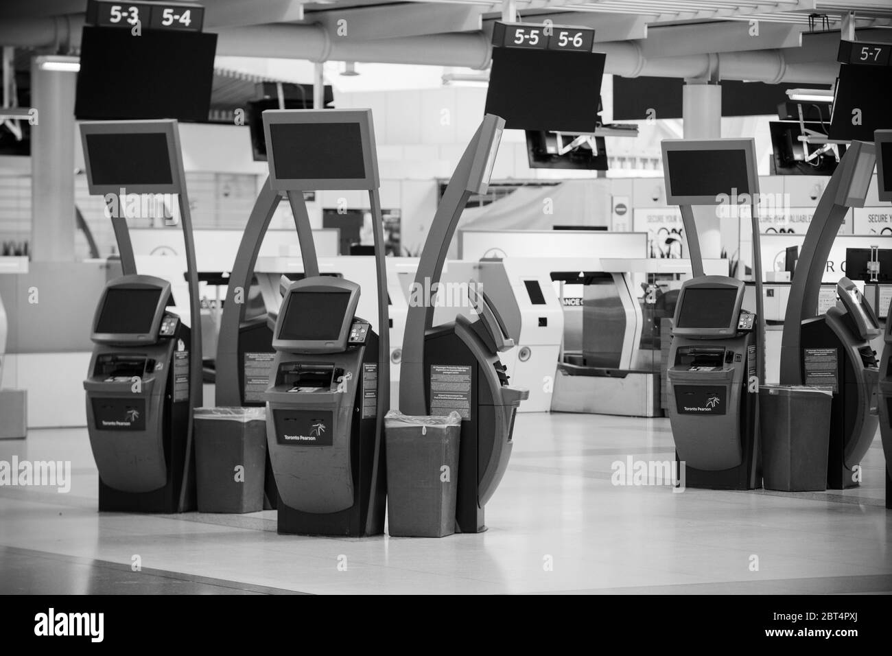 TORONTO (ONTARIO) CANADA - LE 17 MAI 2020 : AÉROPORT INTERNATIONAL PEARSON DE TORONTO PENDANT LA PANDÉMIE COVID-19. Banque D'Images