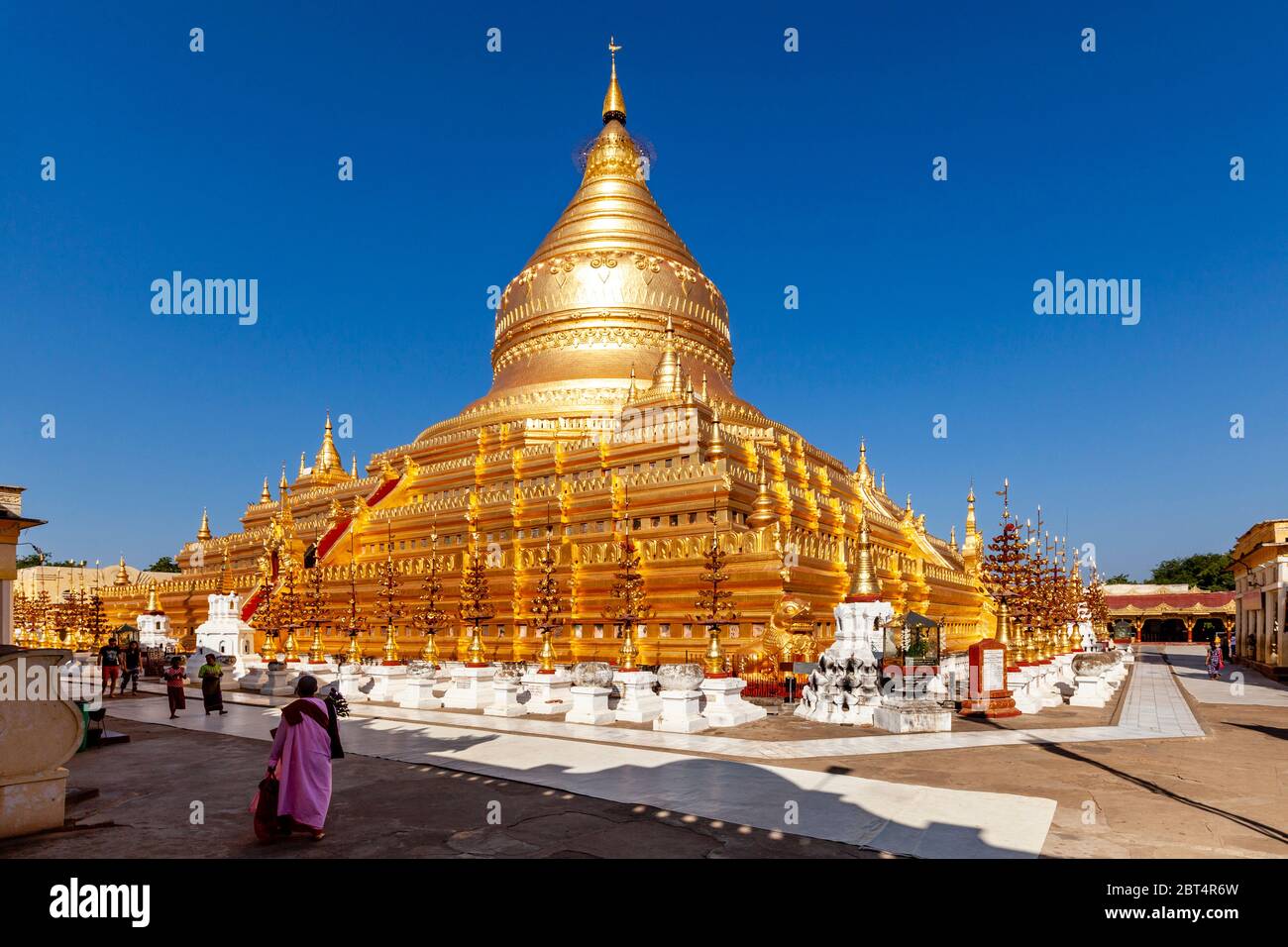 La Pagode Shwezigon, Bagan, région de Mandalay, Myanmar. Banque D'Images