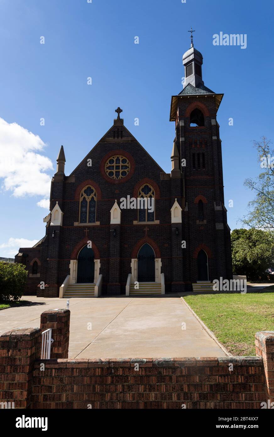 Église catholique Saint Patrick a été construit en 1908/09 en style gothique de l'architecture de la ville de Glen Innes, New South Wales, Australie Banque D'Images