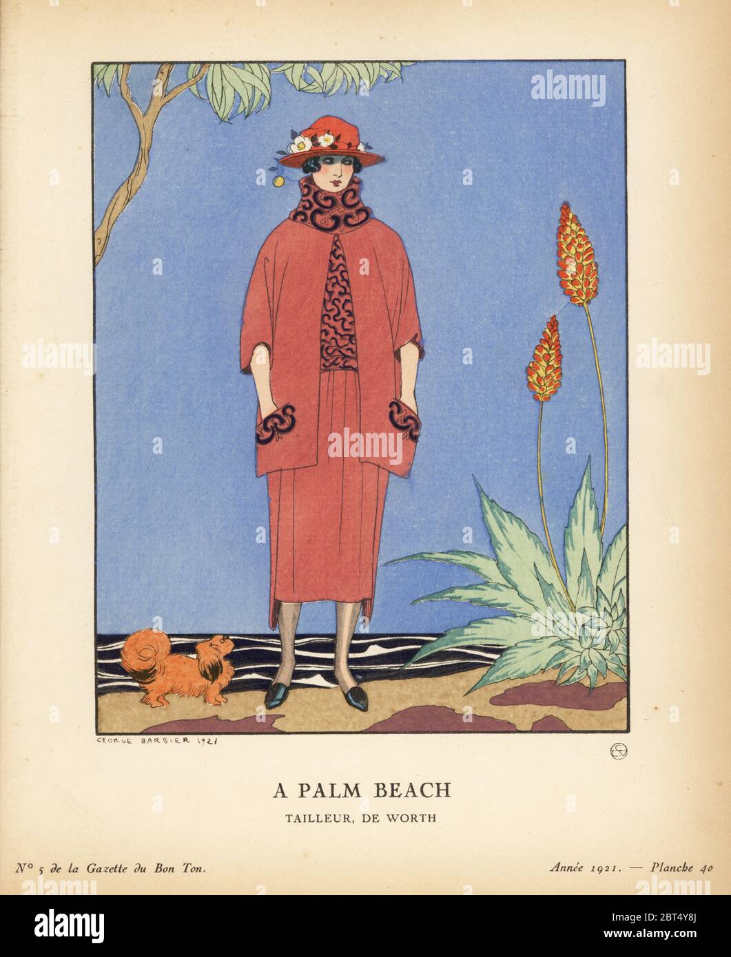 Femme sur la côte à Palm Beach dans un costume rouge de trois pièces avec dentelle bleue par la valeur. Une plage de Palm Beach. Taille de Worth. Ce tailleur, ou robe trois-pièces, de Worth, est de popeline rouge. En mousseline, le renouvert de dentelle bleue. Veste en popeline brodée bleu marine. Lithographie pochoeur de couleur main de Lucien Vogels le bon Genre : 100 plaques de Gazette du bon ton, Brentanos, Paris, 1922. Banque D'Images