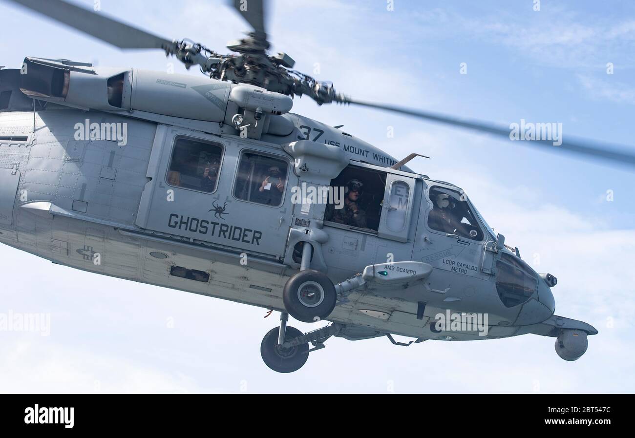 200515-N-RG482- GAETA, Italie (15 mai 2020) Mount Whitney est le 6e navire amiral de la flotte américaine, qui a été domiciliaire à Gaeta, en Italie, et qui opère avec une équipe combinée de marins américains et de marins militaires de la fonction publique du Commandement du Sealift. (ÉTATS-UNIS Photo marine par le spécialiste des communications de masse de 1ère classe Kyle Steckler) Banque D'Images