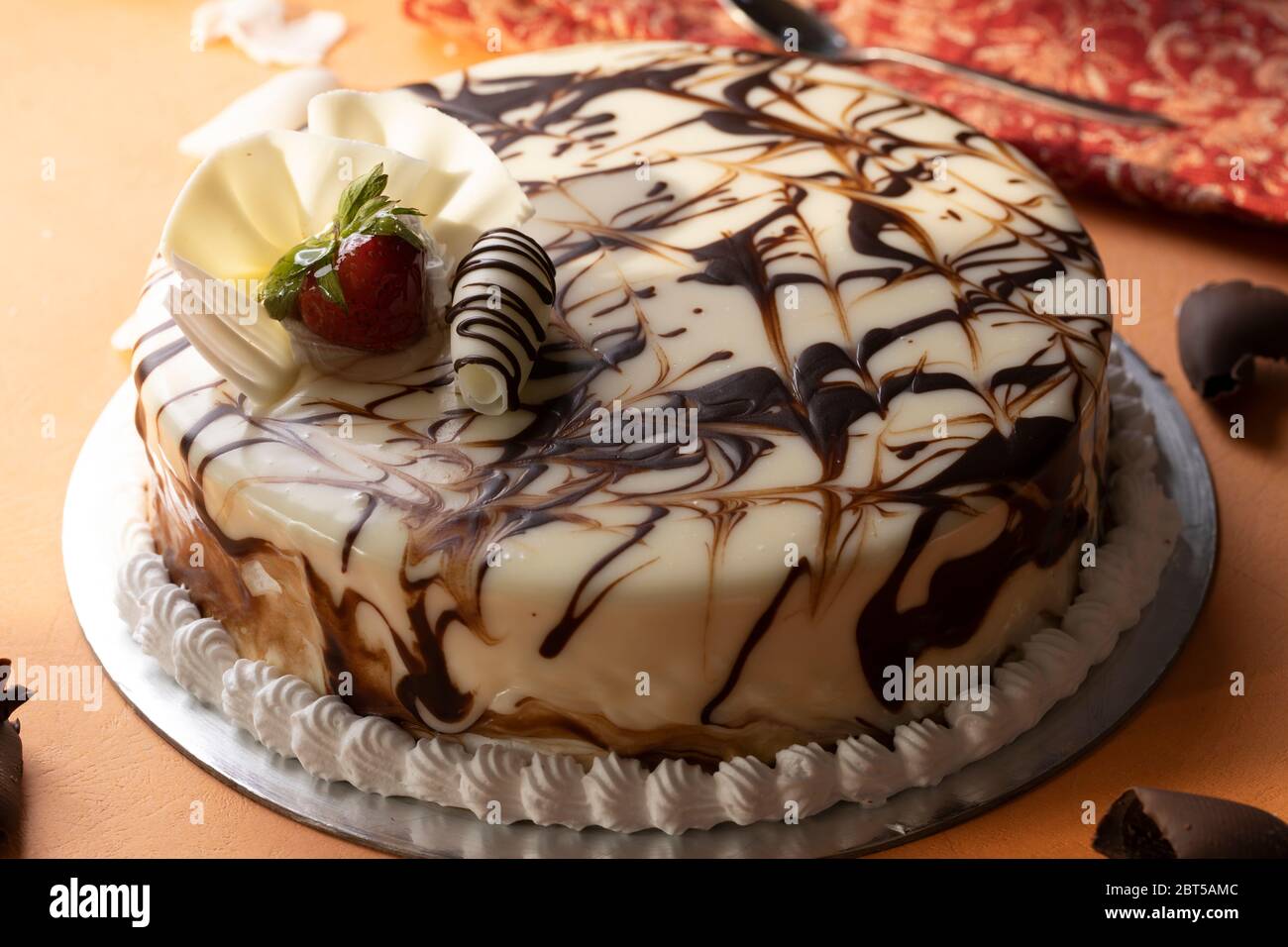 Gateau Melange Vanille Et Chocolat Avec Garniture De Fraise Emaillee Tranche De Gateau Gateau De 1 Kg Gateau Blanc Superpose Photo Stock Alamy Gateau Melange Vanille Et Chocolat Avec Garniture De Fraise Emaillee Tranche De Gateau Gateau De 1 Kg Gateau Blanc Superpose Photo Stock Alamy