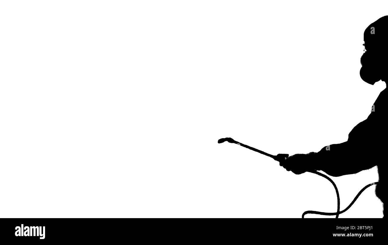 Silhouette désinfectant travailleur en combinaison de protection faisant la désinfection. Banque D'Images