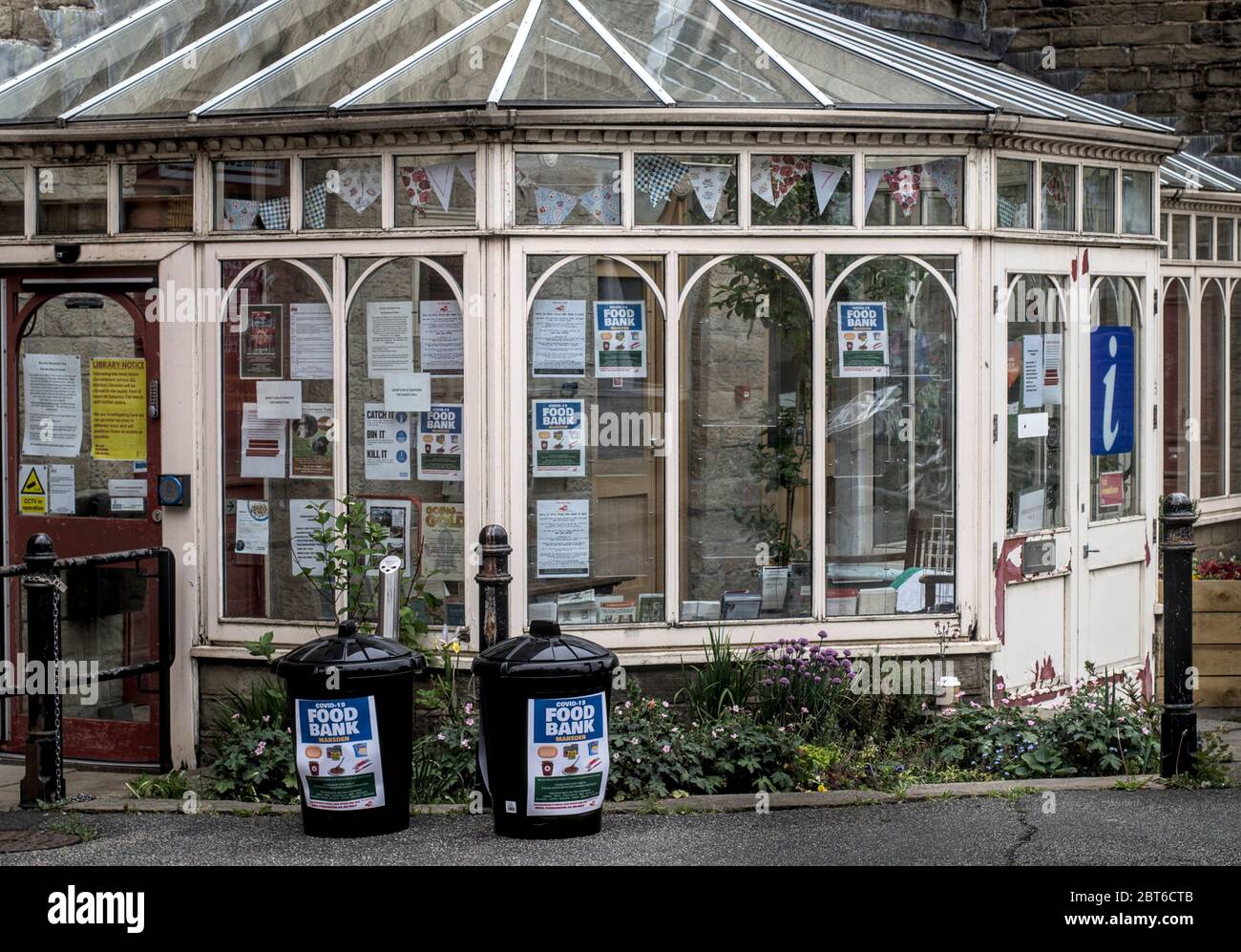 La bibliothèque de Marsden Mechanics Hall recueille les dons de banques alimentaires en raison de la pandémie du coronavirus (COVID-19). Banque D'Images
