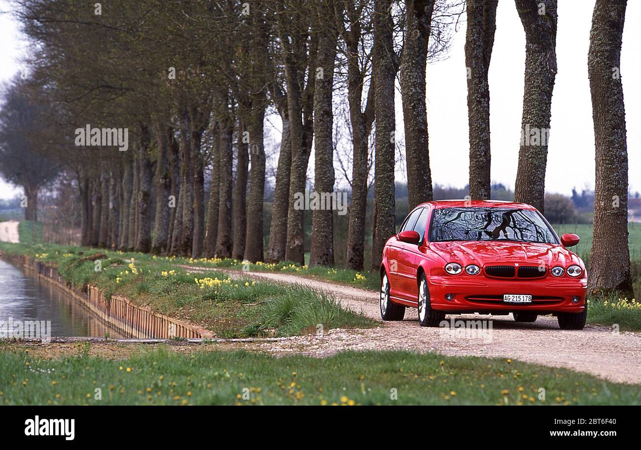 2001 Jaguar X Type 2.5. Conduite en France. Banque D'Images