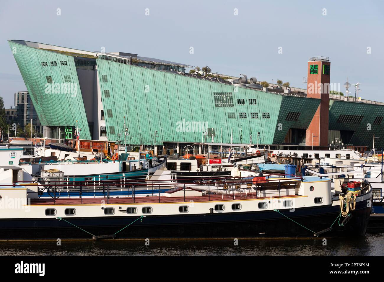 Amsterdam, pays-Bas - 05-20-2020: Le musée des sciences Nemo a été conçu par l'architecte Renzo Piano Banque D'Images