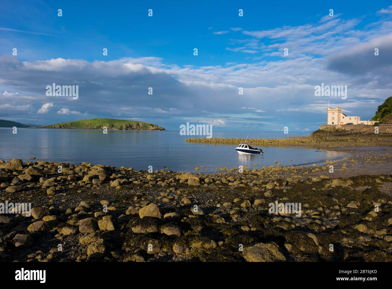 Baie Balcary et île Hestan Banque D'Images
