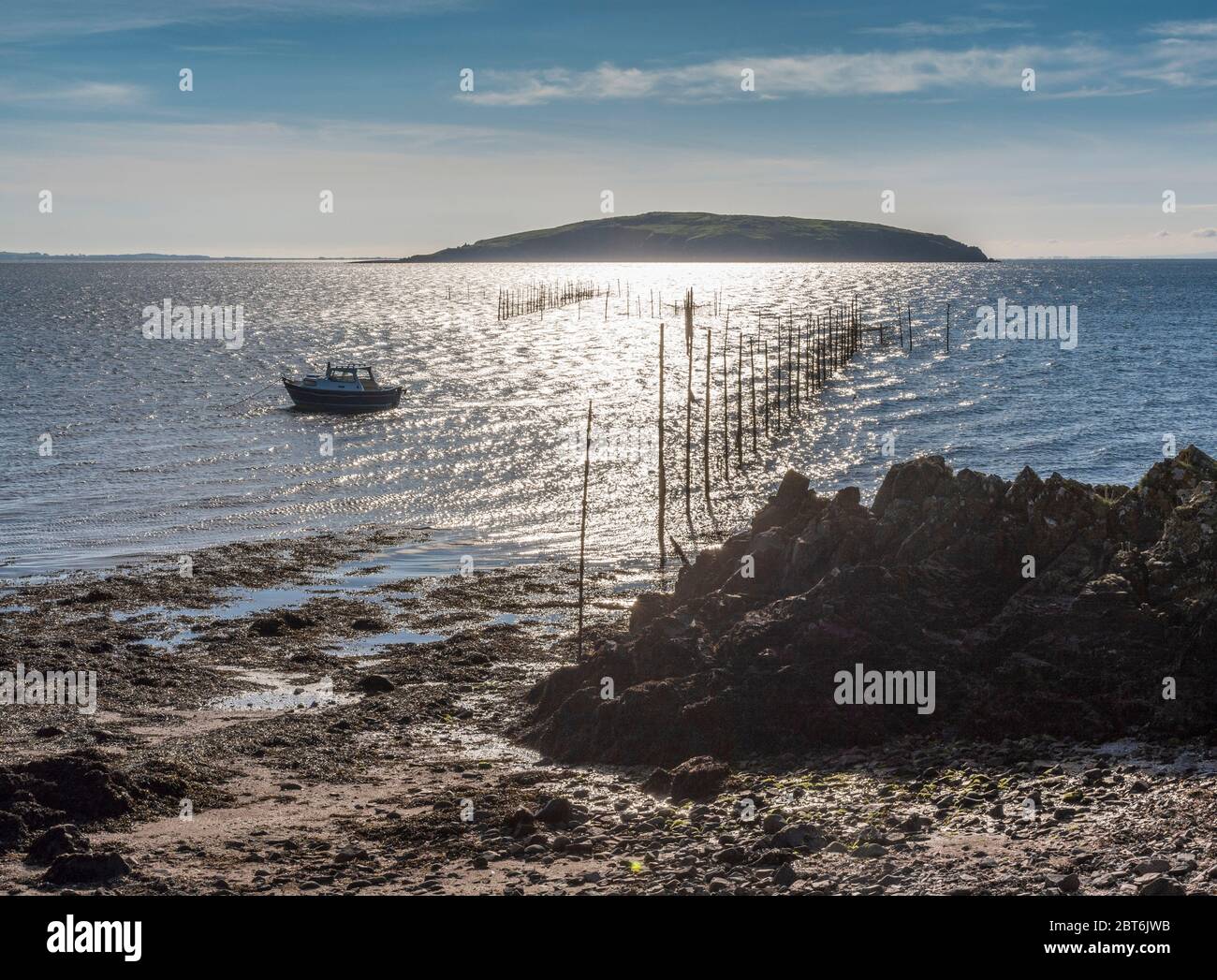 L'île Hestan et les filets de saumon de Balcary, Auchencairn Banque D'Images