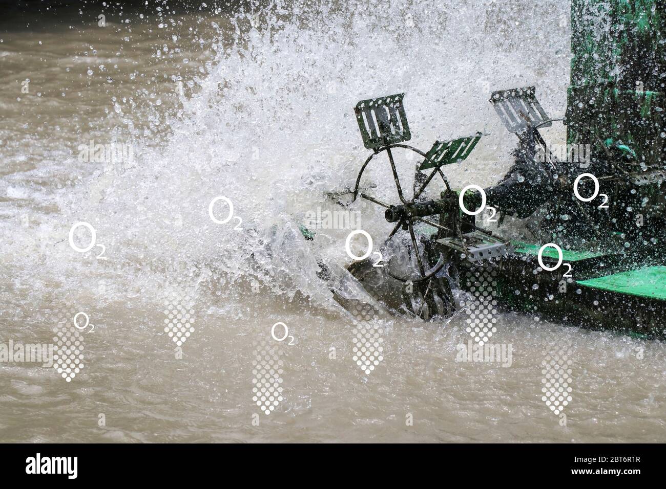 Roue de turbine d'aérateur pour ajouter de l'oxygène aux sources d'eau avec le symbole oxygène. Ajout d'oxygène à l'eau. Banque D'Images