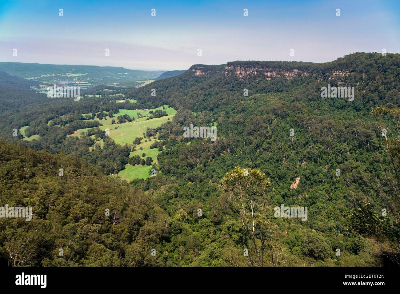 Kangaroo Valley depuis Belmore Falls Lookout, Nouvelle-Galles du Sud, Australie Banque D'Images