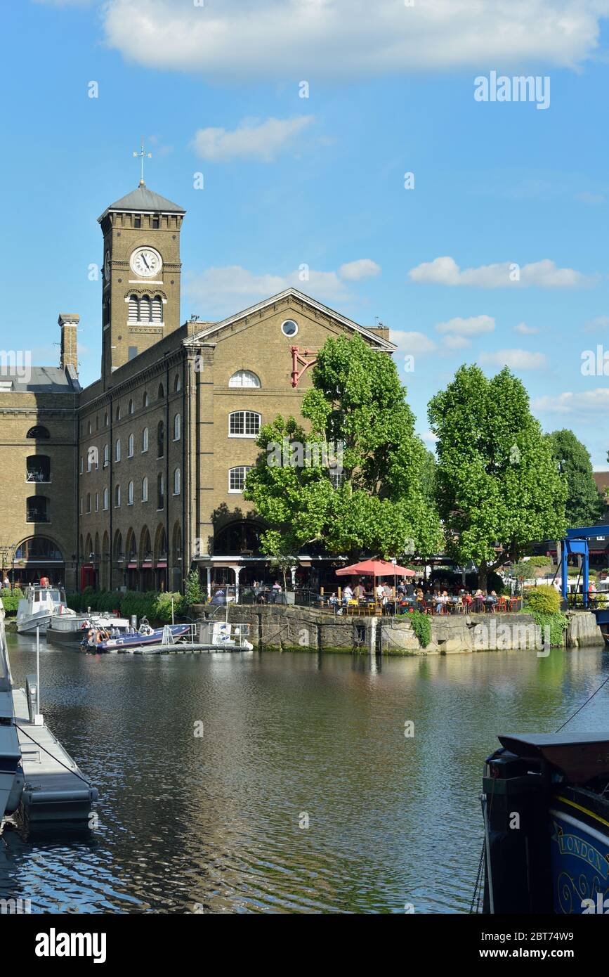 St Katherine's Dock, Tower Bridge, Londres, Royaume-Uni Banque D'Images