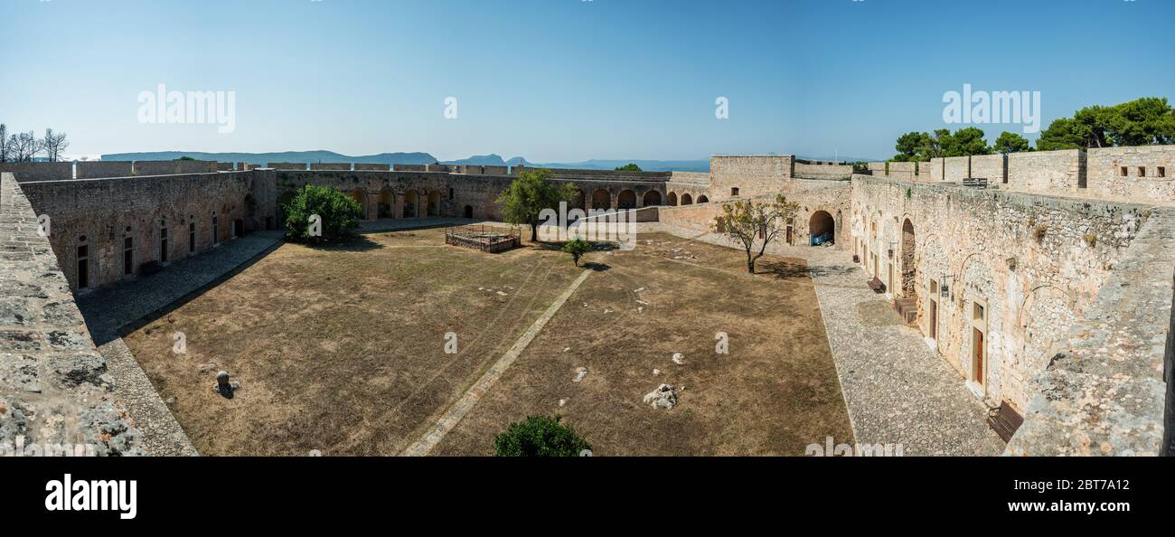 Niokastro, Neokastro ou Nouvelle forteresse de Pylos Navarino à Pylos différentes vues sur les murs épais du bastion construit en 1573 Banque D'Images