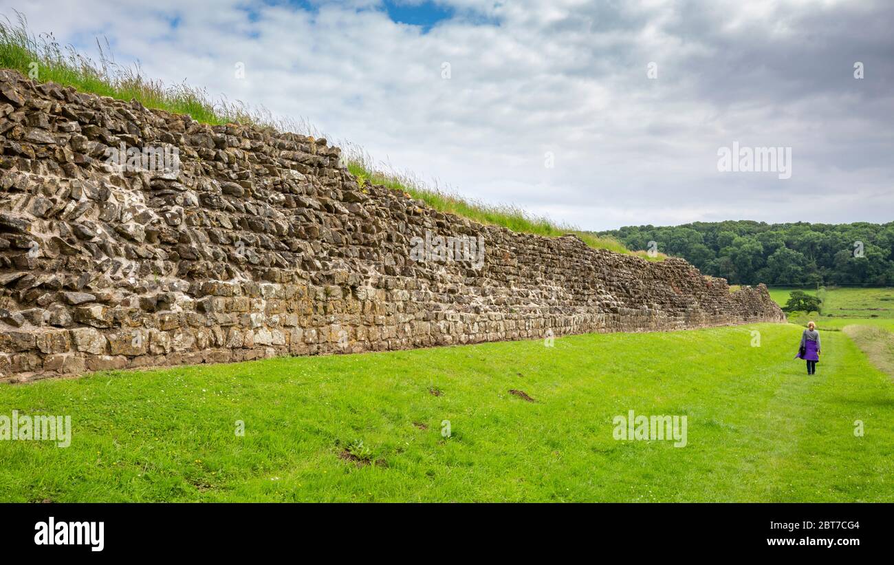 Le mur ouest fortifié de la ville romaine de Venta Silurum à Caergent, pays de Galles Banque D'Images