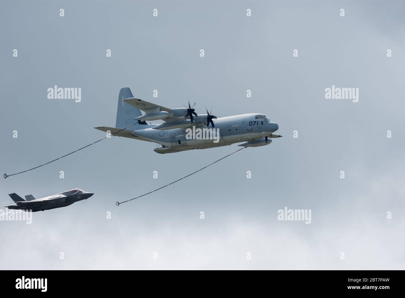 Lockheed Martin USMC KC-130J Super Hercules & Lockheed Martin F-35 demostrate Lightning II ravitaillement aérien au RIAT 2016 RAF Fairford Banque D'Images