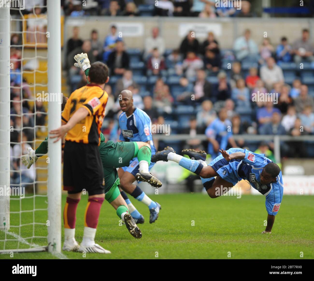 WYCOMBE, Royaume-Uni MAI 03: Leon Knight of Wycombe Wanderers marque pendant la Ligue 2 entre Wycombe Wanderers et Bradford City à Adams Park, Wycombe sur la 3e Banque D'Images