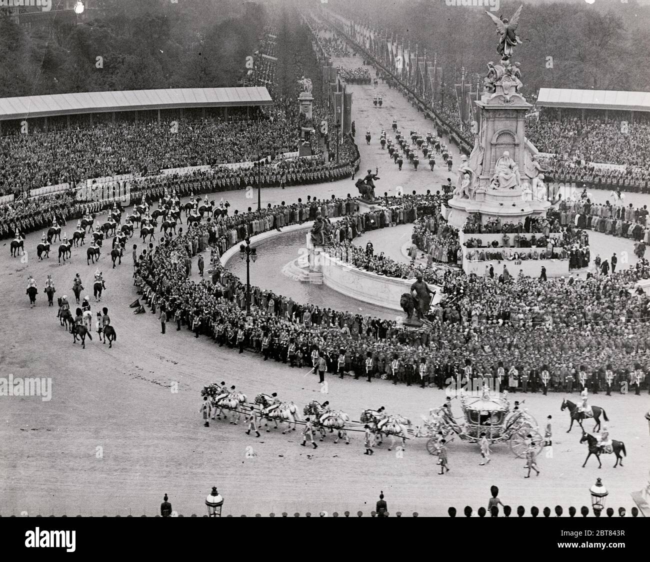 Couronnement de la reine Elizabeth II de Grande-Bretagne - départ du palais de Buckingham, 2 juin 1953 Banque D'Images