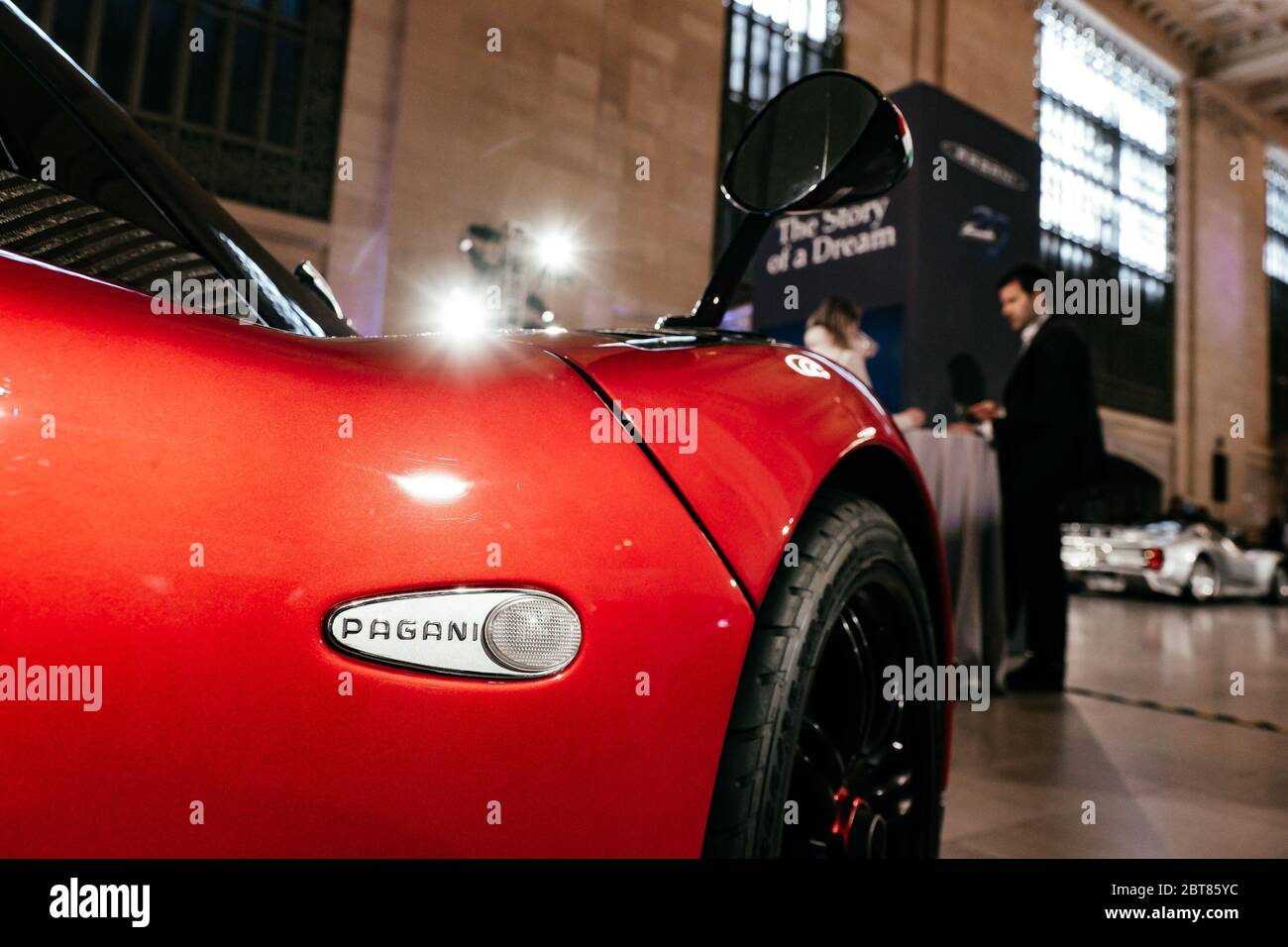 11/4/19 - New York, NY - Pagani prend le relais du Grand Central terminal avec cinq Zondas et UN Huayra. Pagani, l’histoire d’un rêve », souligne l’histoire Banque D'Images