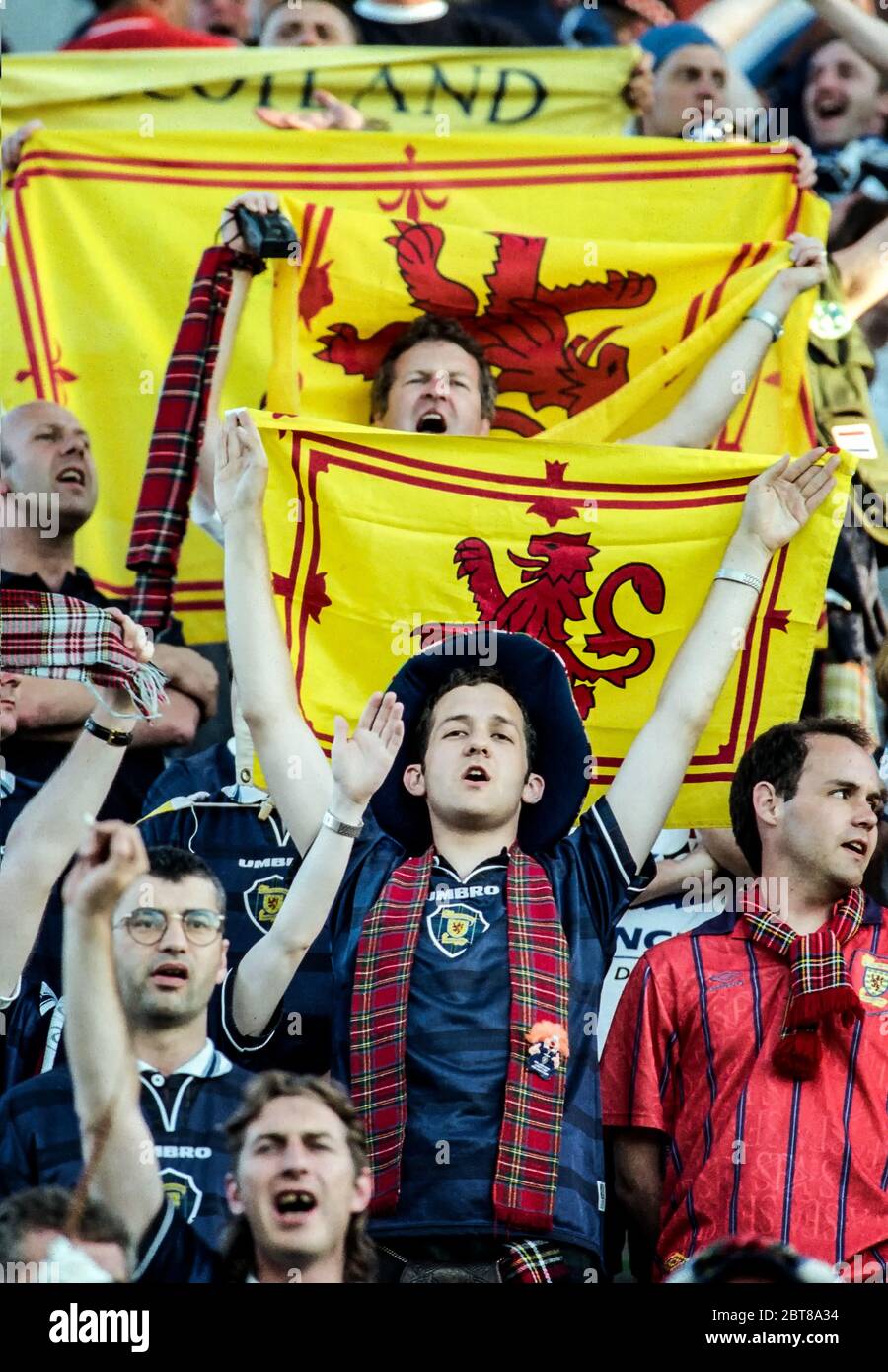 Fans de la coupe du monde Ecosse contre Maroc 1998 Banque D'Images