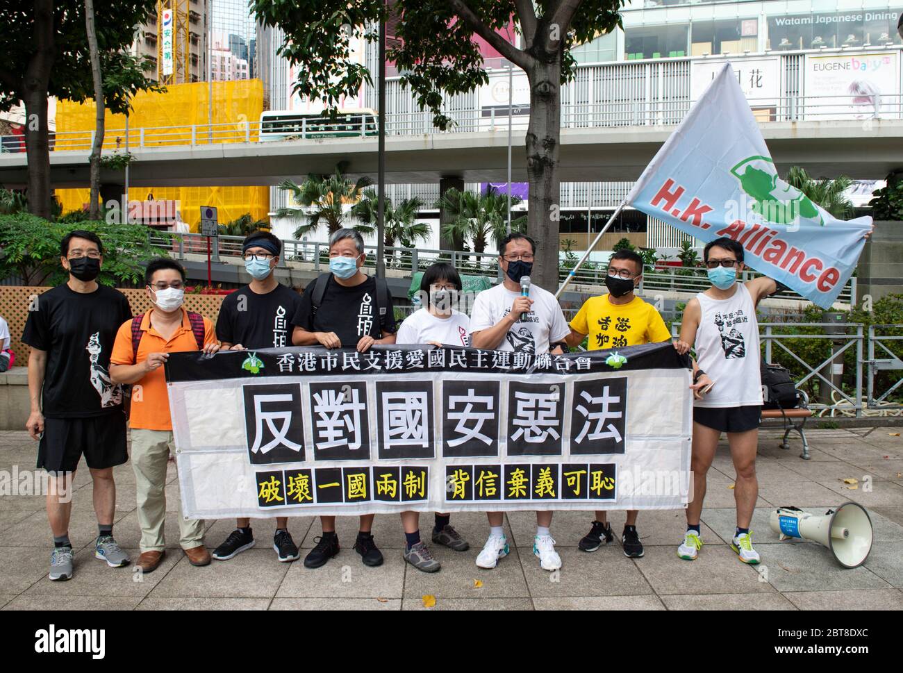 Hong Kong, Chine. 24 mai 2020. HONG KONG, HONG KONG SAR, CHINE : 24 MAI 2020. Avec cette année, le 4 juin événement interdit, les gens participent à une course de 10 km pour commémorer le 31 anniversaire du mouvement démocratique en Chine de 1989 qui s'est terminé avec l'incident de la place Tienanmen. La course à la démocratie a des sites importants dans la lutte pour la démocratie à Hong Kong.LEE CHEUK-YAN (t-shirt noir), ancien législateur et l'un des arrêtés “Democracy 15”, rejoint la course. Alamy Live News/Jayne Russell Credit: Jayne Russell/Alamy Live News Banque D'Images Hong Kong, Chine. 24 mai 2020. HONG KONG, HONG KONG SAR, CHINE : 24 MAI 2020. Avec cette année, le 4 juin événement interdit, les gens participent à une course de 10 km pour commémorer le 31 anniversaire du mouvement démocratique en Chine de 1989 qui s'est terminé avec l'incident de la place Tienanmen. La course à la démocratie a des sites importants dans la lutte pour la démocratie à Hong Kong.LEE CHEUK-YAN (t-shirt noir), ancien législateur et l'un des arrêtés “Democracy 15”, rejoint la course. Alamy Live News/Jayne Russell Credit: Jayne Russell/Alamy Live News Banque D'Images