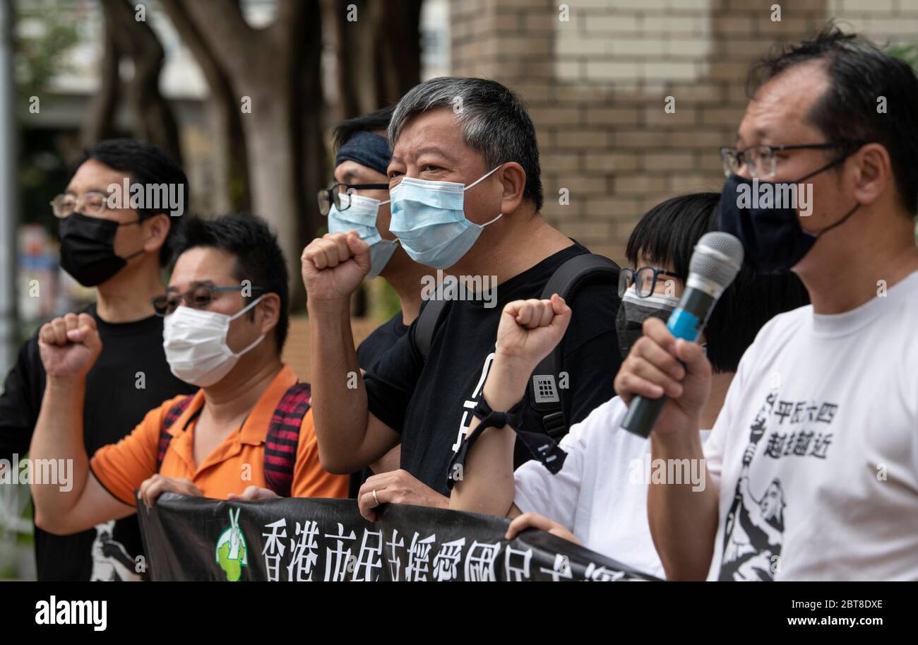 Hong Kong, Chine. 24 mai 2020. HONG KONG, HONG KONG SAR, CHINE : 24 MAI 2020. Avec cette année, le 4 juin événement interdit, les gens participent à une course de 10 km pour commémorer le 31 anniversaire du mouvement démocratique en Chine de 1989 qui s'est terminé avec l'incident de la place Tienanmen. La course à la démocratie a des sites importants dans la lutte pour la démocratie à Hong Kong.LEE CHEUK-YAN (63) (3e R), ancien législateur et l'un des "Democracy 15" arrêtés, rejoint la course. Alamy Live News/Jayne Russell Credit: Jayne Russell/Alamy Live News Banque D'Images Hong Kong, Chine. 24 mai 2020. HONG KONG, HONG KONG SAR, CHINE : 24 MAI 2020. Avec cette année, le 4 juin événement interdit, les gens participent à une course de 10 km pour commémorer le 31 anniversaire du mouvement démocratique en Chine de 1989 qui s'est terminé avec l'incident de la place Tienanmen. La course à la démocratie a des sites importants dans la lutte pour la démocratie à Hong Kong.LEE CHEUK-YAN (63) (3e R), ancien législateur et l'un des "Democracy 15" arrêtés, rejoint la course. Alamy Live News/Jayne Russell Credit: Jayne Russell/Alamy Live News Banque D'Images