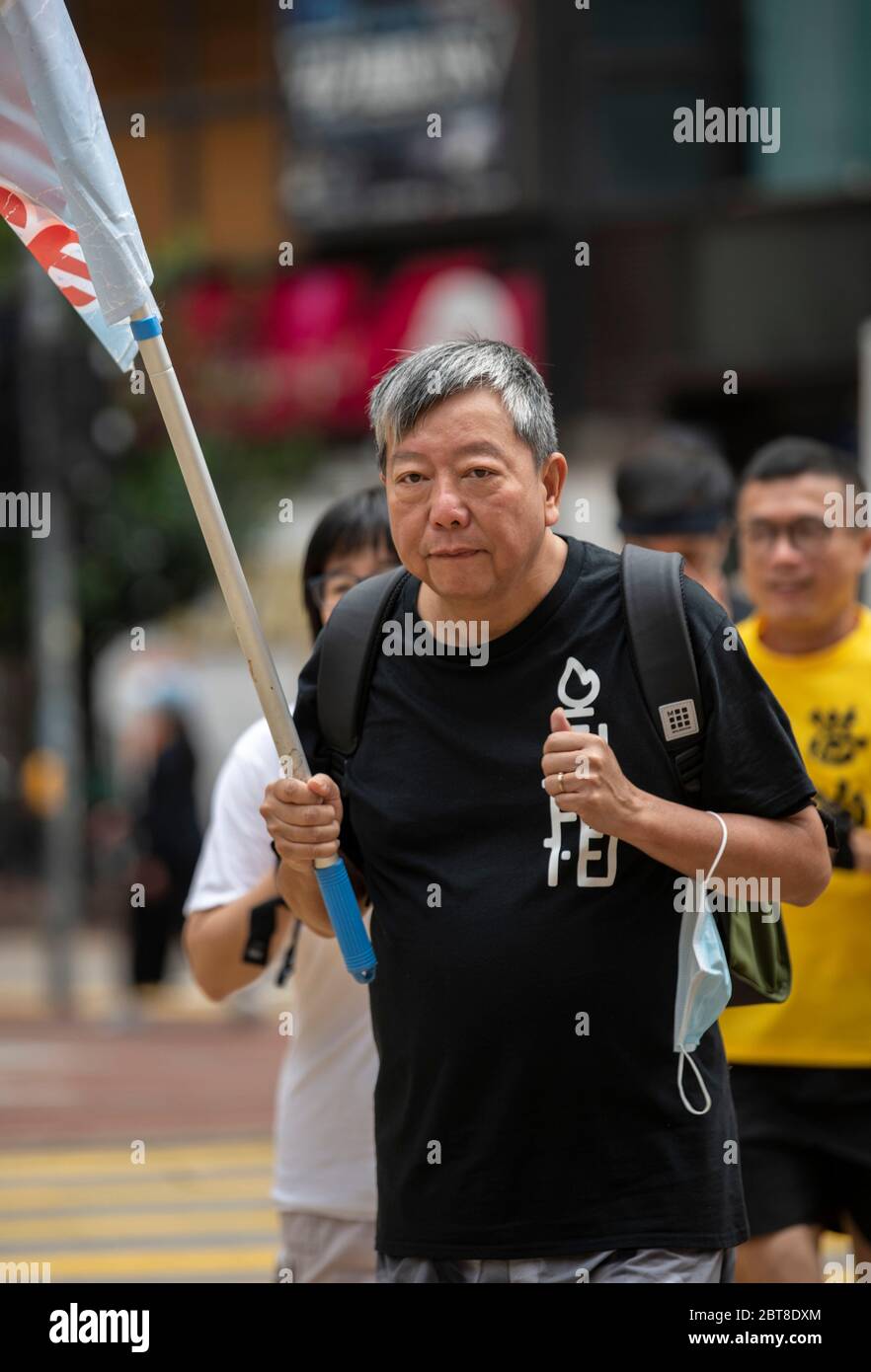 Hong Kong, Chine. 24 mai 2020. HONG KONG, HONG KONG SAR, CHINE : 24 MAI 2020. Avec cette année, le 4 juin événement interdit, les gens participent à une course de 10 km pour commémorer le 31 anniversaire du mouvement démocratique en Chine de 1989 qui s'est terminé avec l'incident de la place Tienanmen. La course prend des sites importants pour la lutte pour la démocratie à Hong Kong.LEE CHEUK-YAN, 63 ans, ancien législateur et l'un des arrêtés “démocratie 15”, rejoint la course.Alay Live News/Jayne Russell Credit: Jayne Russell/Alay Live News Banque D'Images Hong Kong, Chine. 24 mai 2020. HONG KONG, HONG KONG SAR, CHINE : 24 MAI 2020. Avec cette année, le 4 juin événement interdit, les gens participent à une course de 10 km pour commémorer le 31 anniversaire du mouvement démocratique en Chine de 1989 qui s'est terminé avec l'incident de la place Tienanmen. La course prend des sites importants pour la lutte pour la démocratie à Hong Kong.LEE CHEUK-YAN, 63 ans, ancien législateur et l'un des arrêtés “démocratie 15”, rejoint la course.Alay Live News/Jayne Russell Credit: Jayne Russell/Alay Live News Banque D'Images