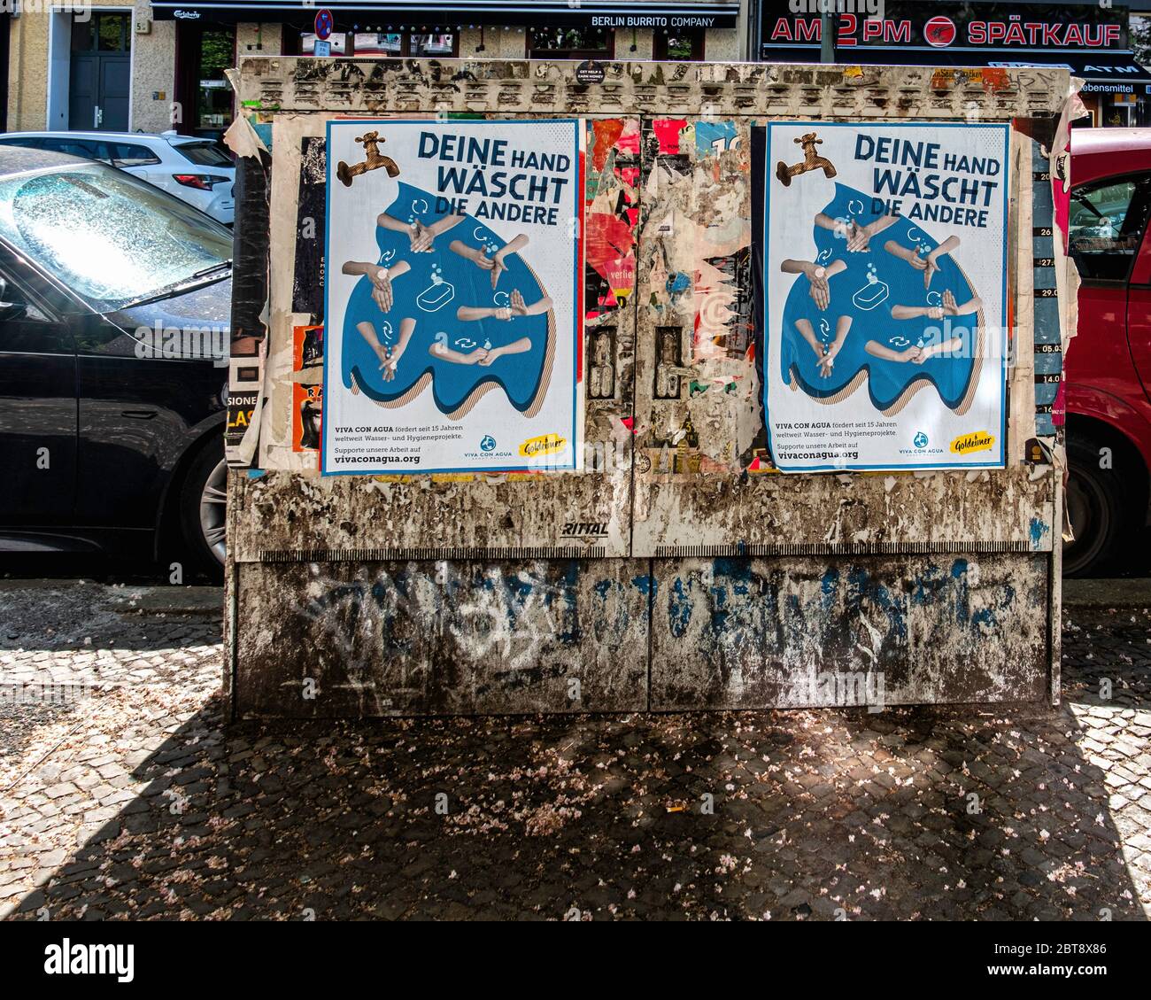 Berlin, Mitte. Viva con Agua de Sankt Pauli la publicité de la Charité vise à améliorer l'approvisionnement en eau potable dans les pays en développement Banque D'Images