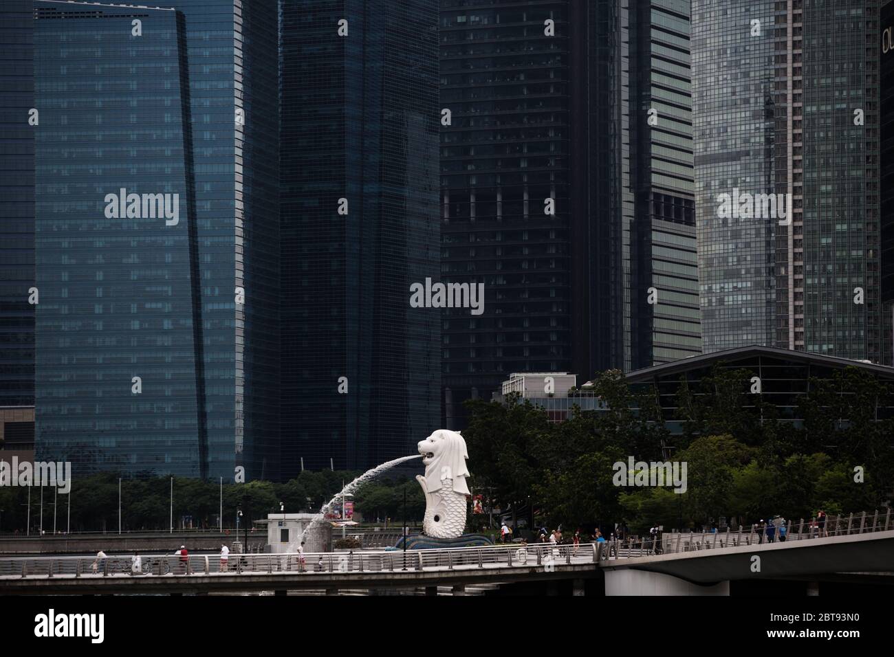 La ville d'affaires de Singapour est devenue calme depuis le verrouillage, la propagation du virus Covid-19 a affecté l'opération mondiale. Est un temps sombre pour le monde. Banque D'Images