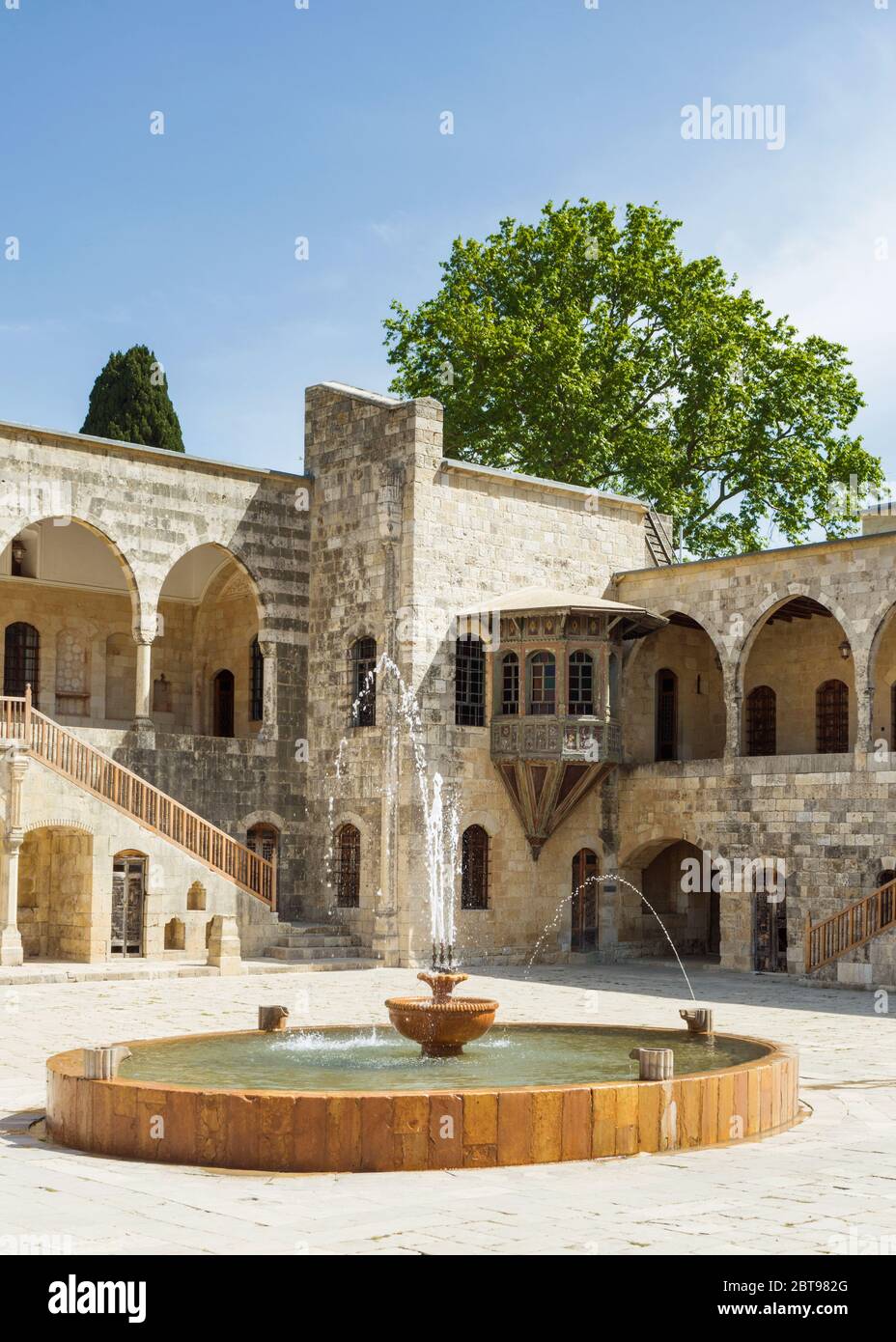 Fontaine dans la cour du Palais Beiteddine, Liban Banque D'Images