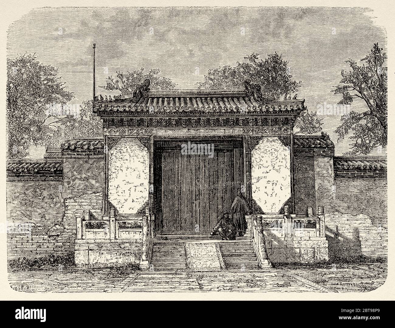 Porte d'une maison dans la ville jaune. Cité interdite, Pékin, Chine. Ancienne illustration gravée du XIXe siècle, Voyage à Pékin et Chine du Nord 1873 Banque D'Images